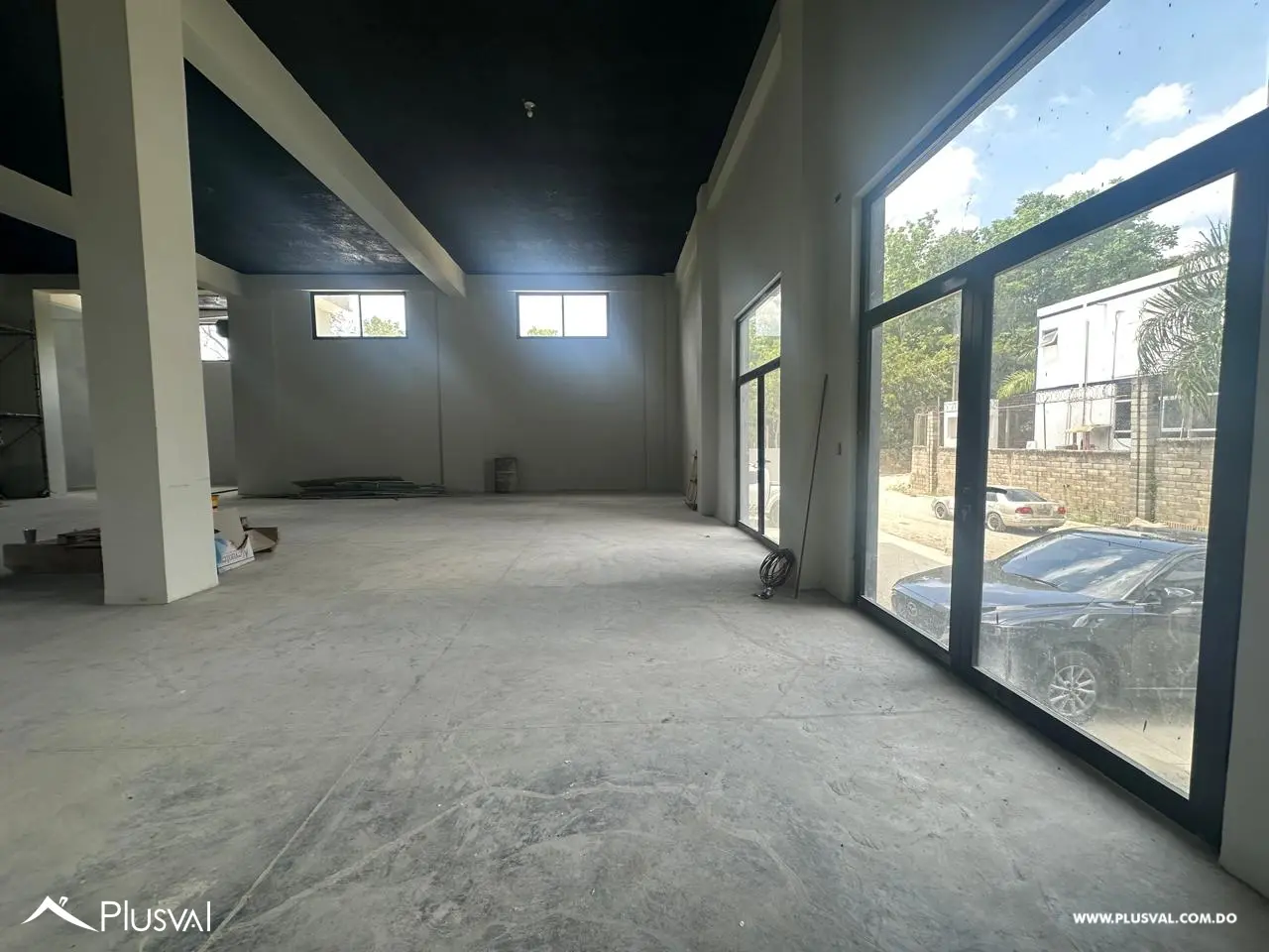 Edificio De Tres Niveles En Alquiler 524705