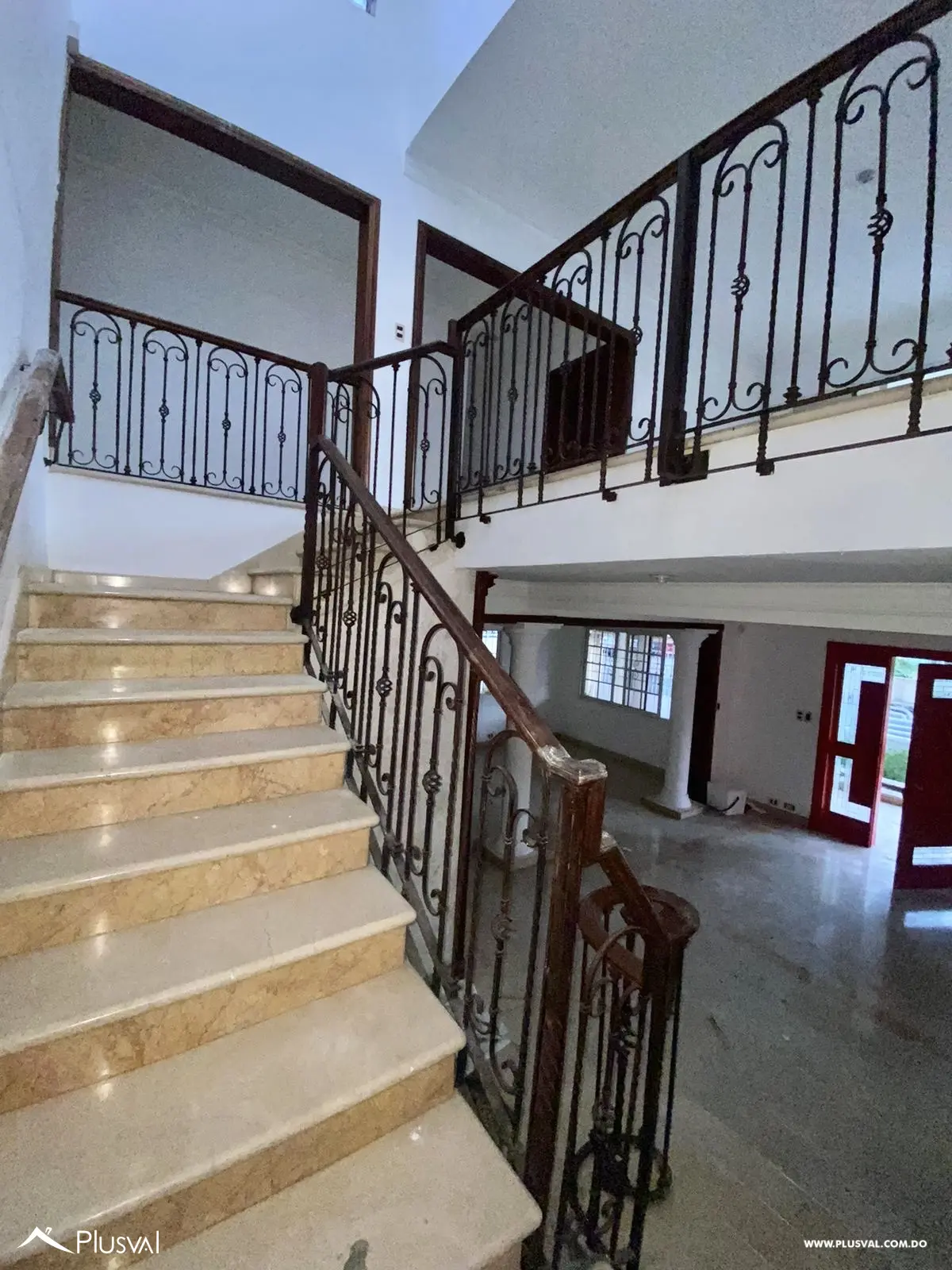 Local Comercial en Alquiler en Los Prados | 2 Niveles, 7 Parqueos 474908