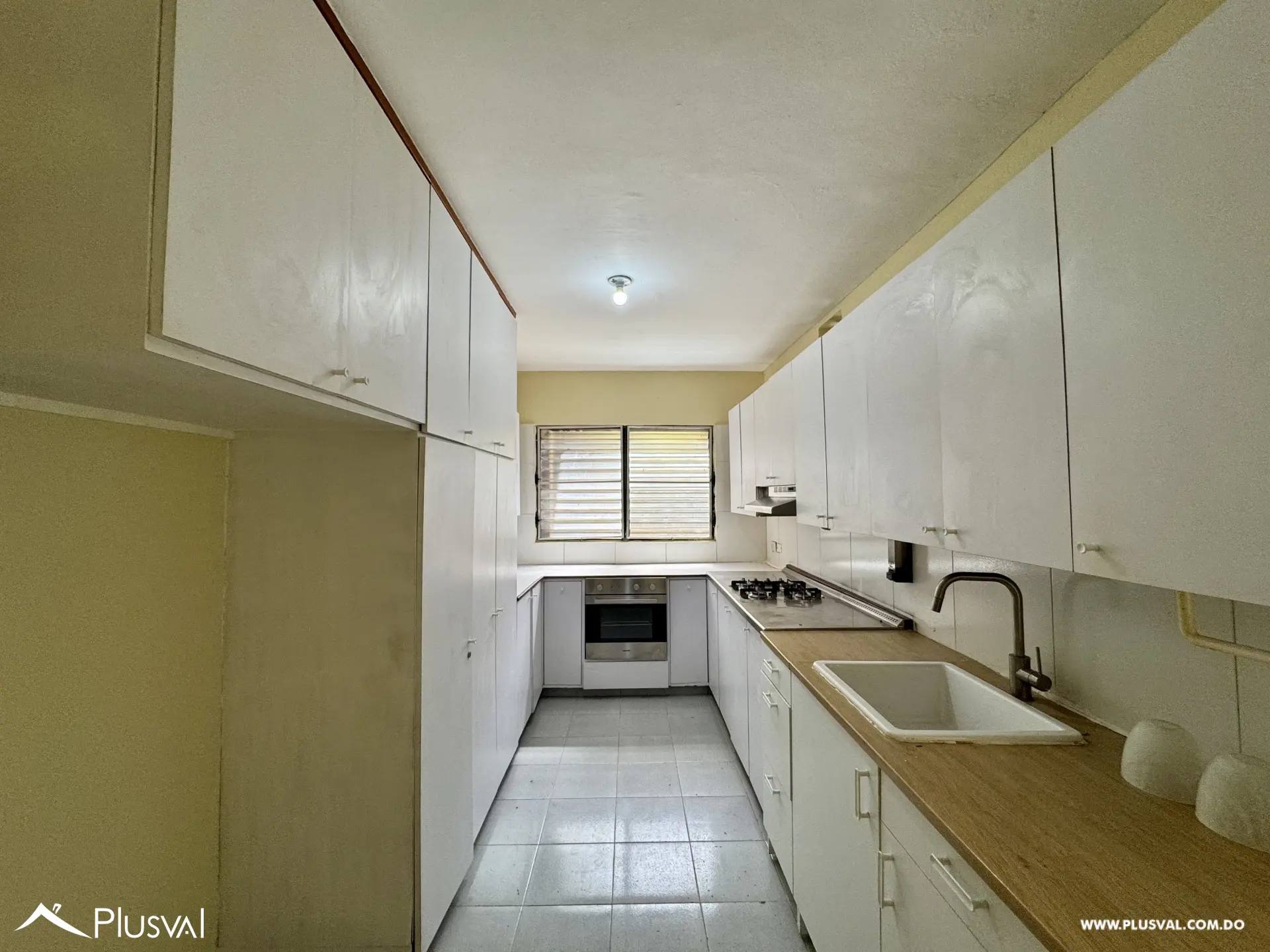 Apartamento en alquiler en Bella Vista con terraza y patio privado – 3 habitaciones y 173 m² 514386