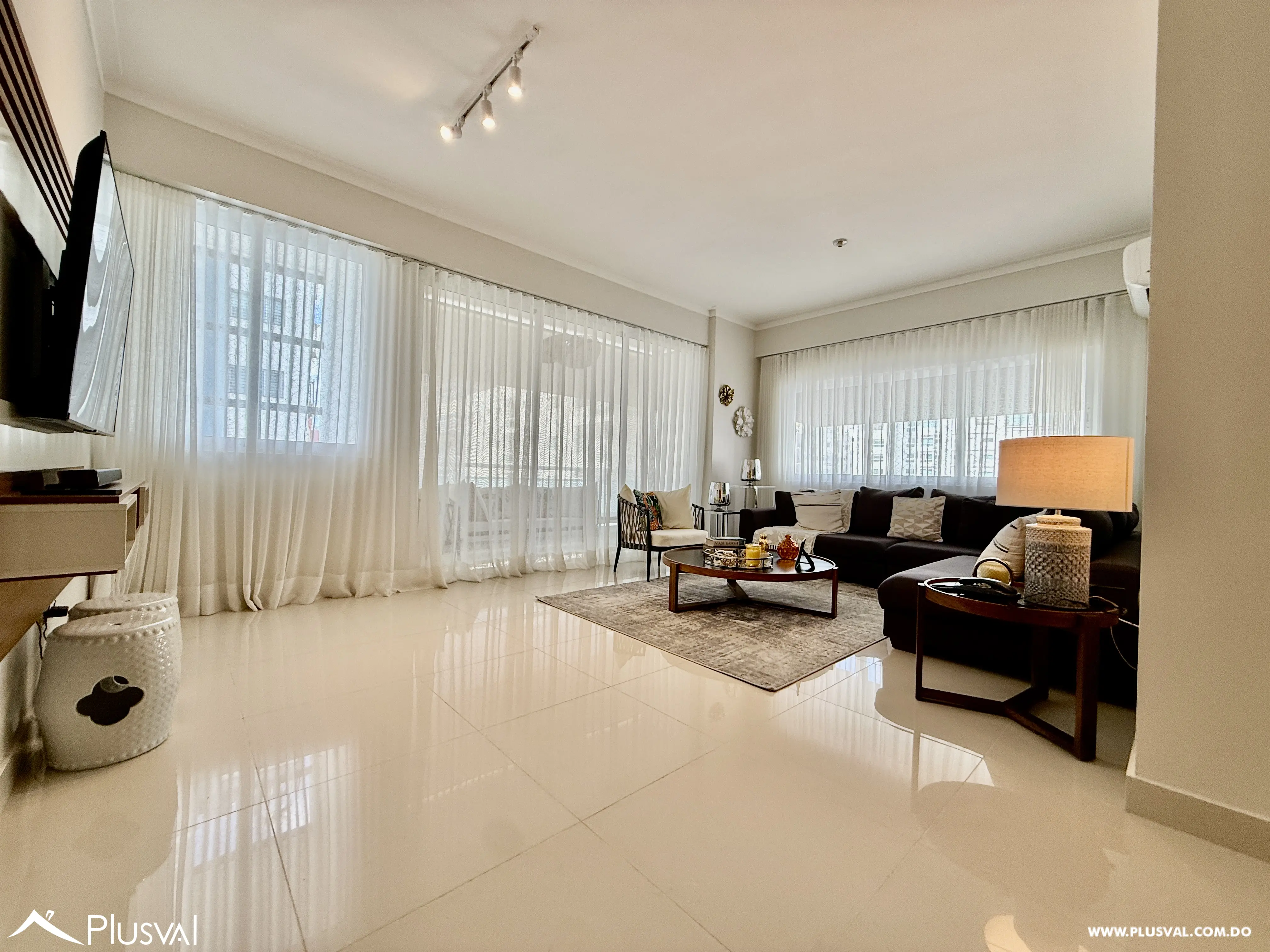 Apartamento familiar de 3 habitaciones en venta en Evaristo Morales 482621