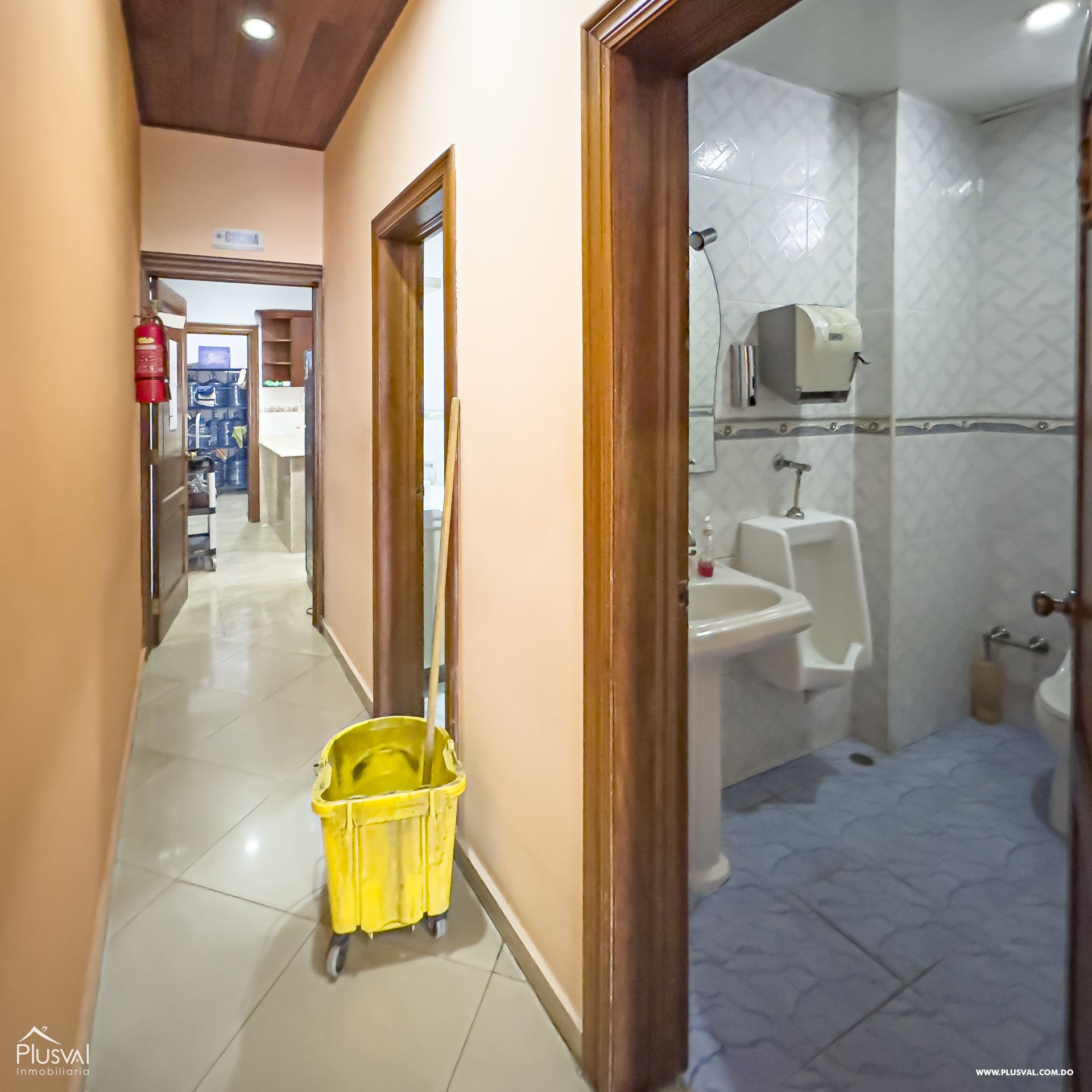 En Venta Edificio comercial de 6 Niveles Ensanche La Julia 244600