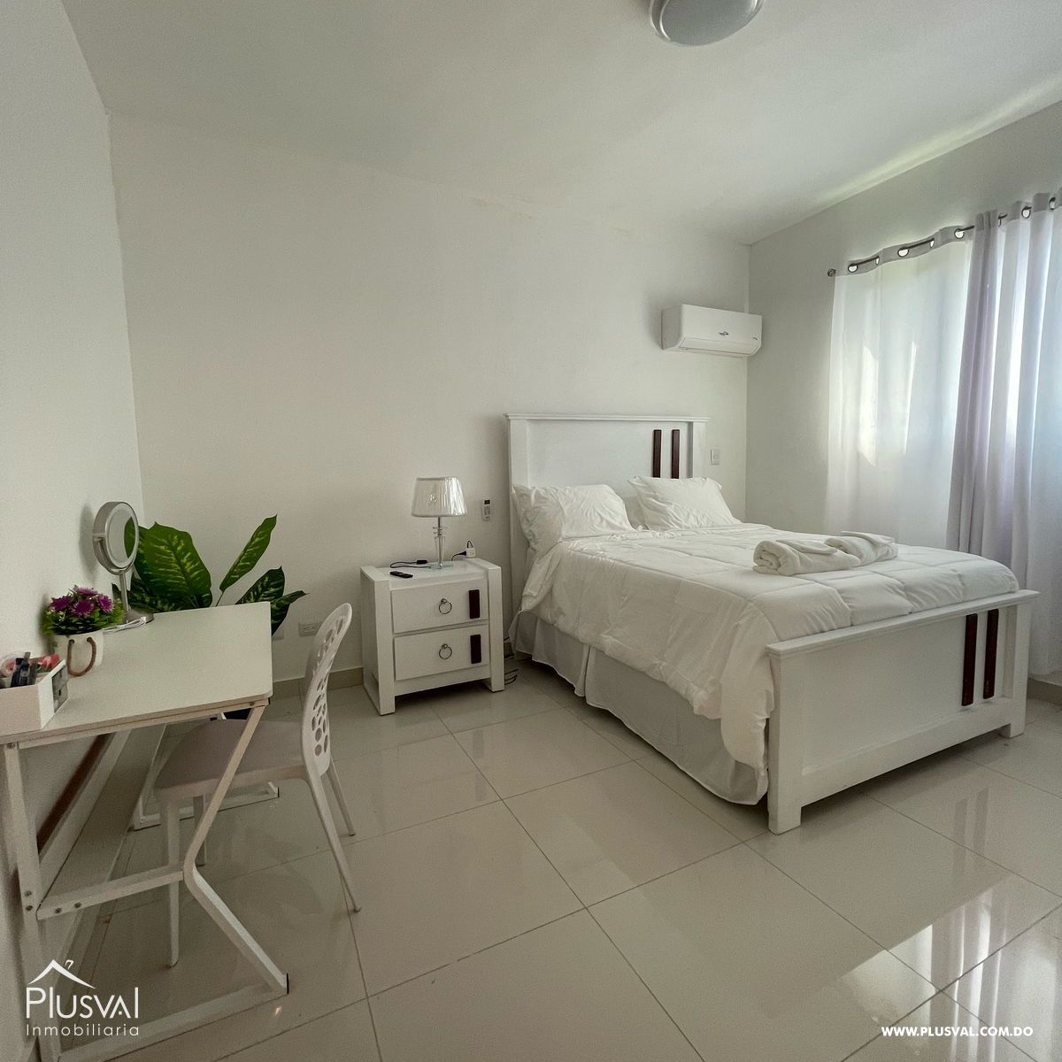 Apartamento amueblado en cuarto piso, con 76.18 m2 en terraza de techo 424391