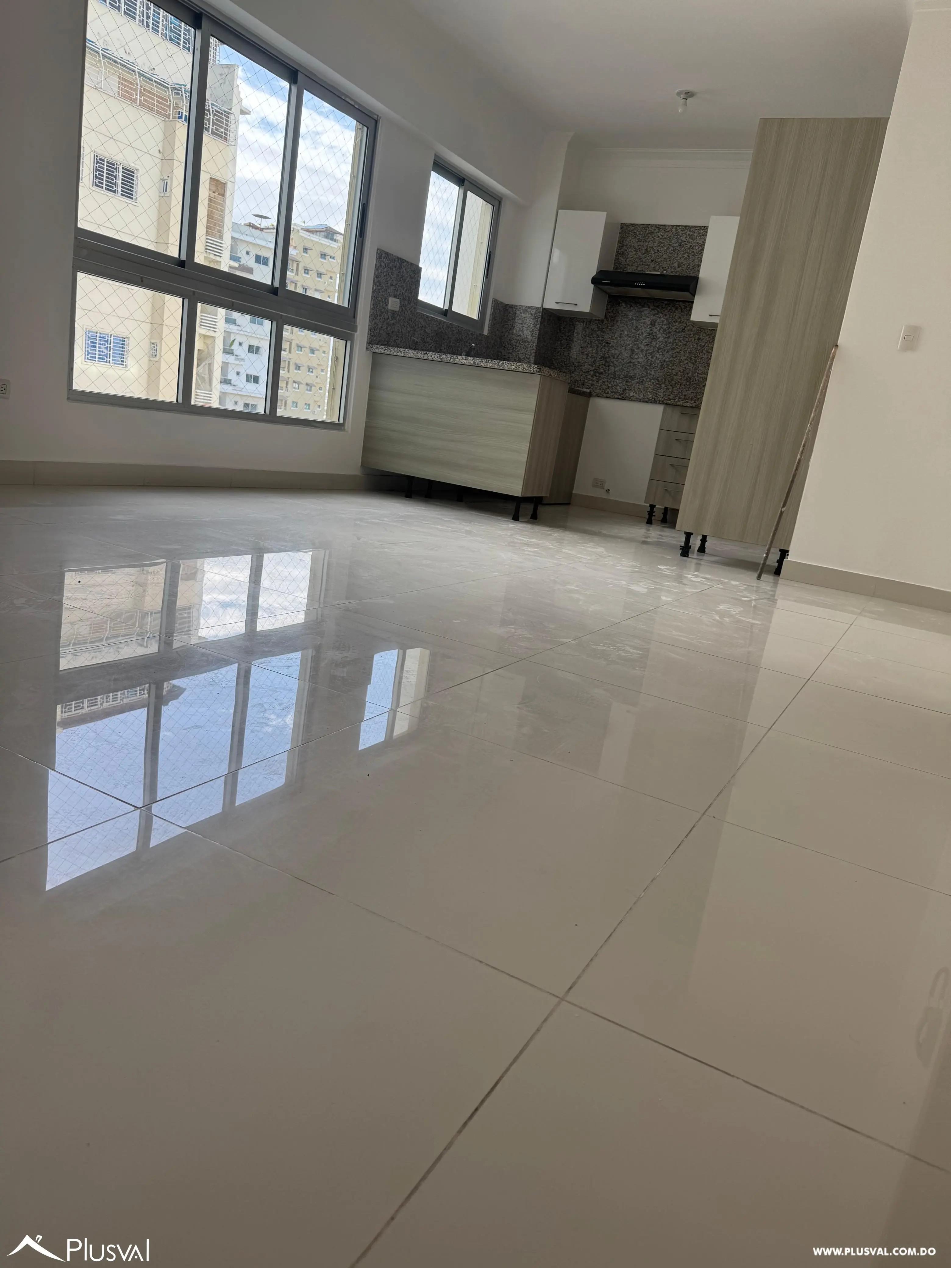 Apartamento en venta de 2 habitaciones y 1 parqueo en Evaristo Morales. 489218