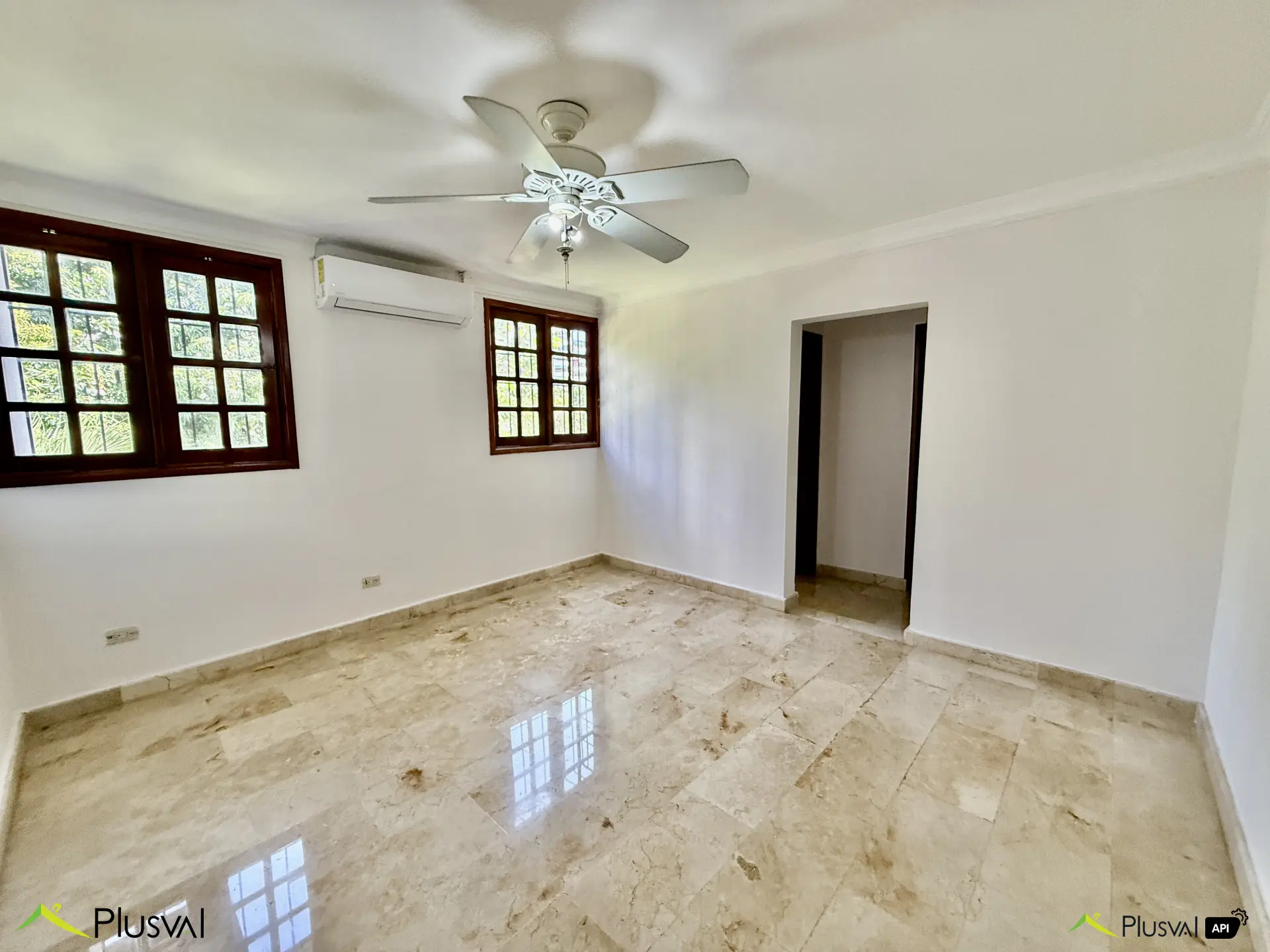 Casa Moderna en Alquiler en Bella Vista – 650 m² de Construcción y 1,475 m² de Solar 450175
