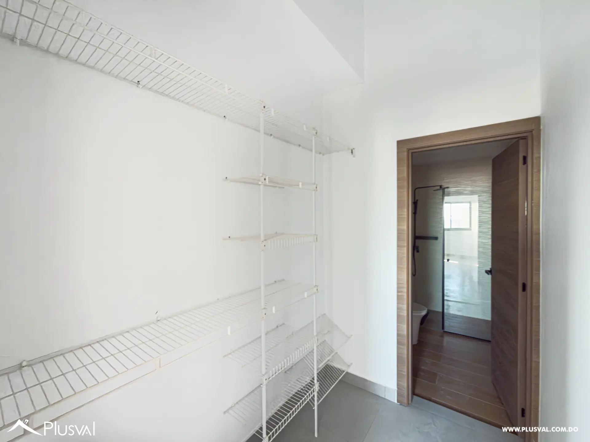 Apartamento de 1 Habitación en Venta en Naco – Piso 13 con Línea Blanca y Amenidades 490921