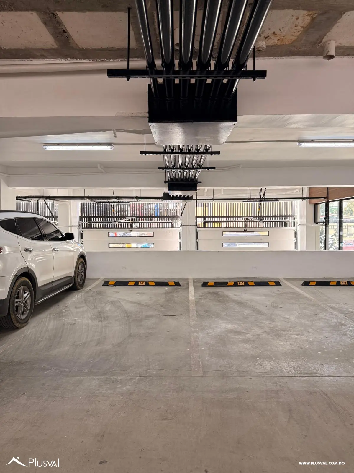 Exclusivo apartamento con balcón tipo terraza en alquiler en Alma Rosa I 478765