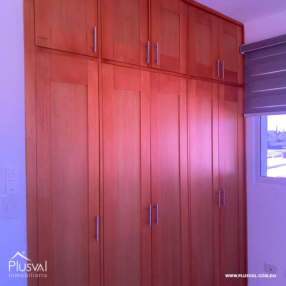Casa Moderna de Dos Niveles en Complejo Cerrado con Diseño Funcional y Patio 483954