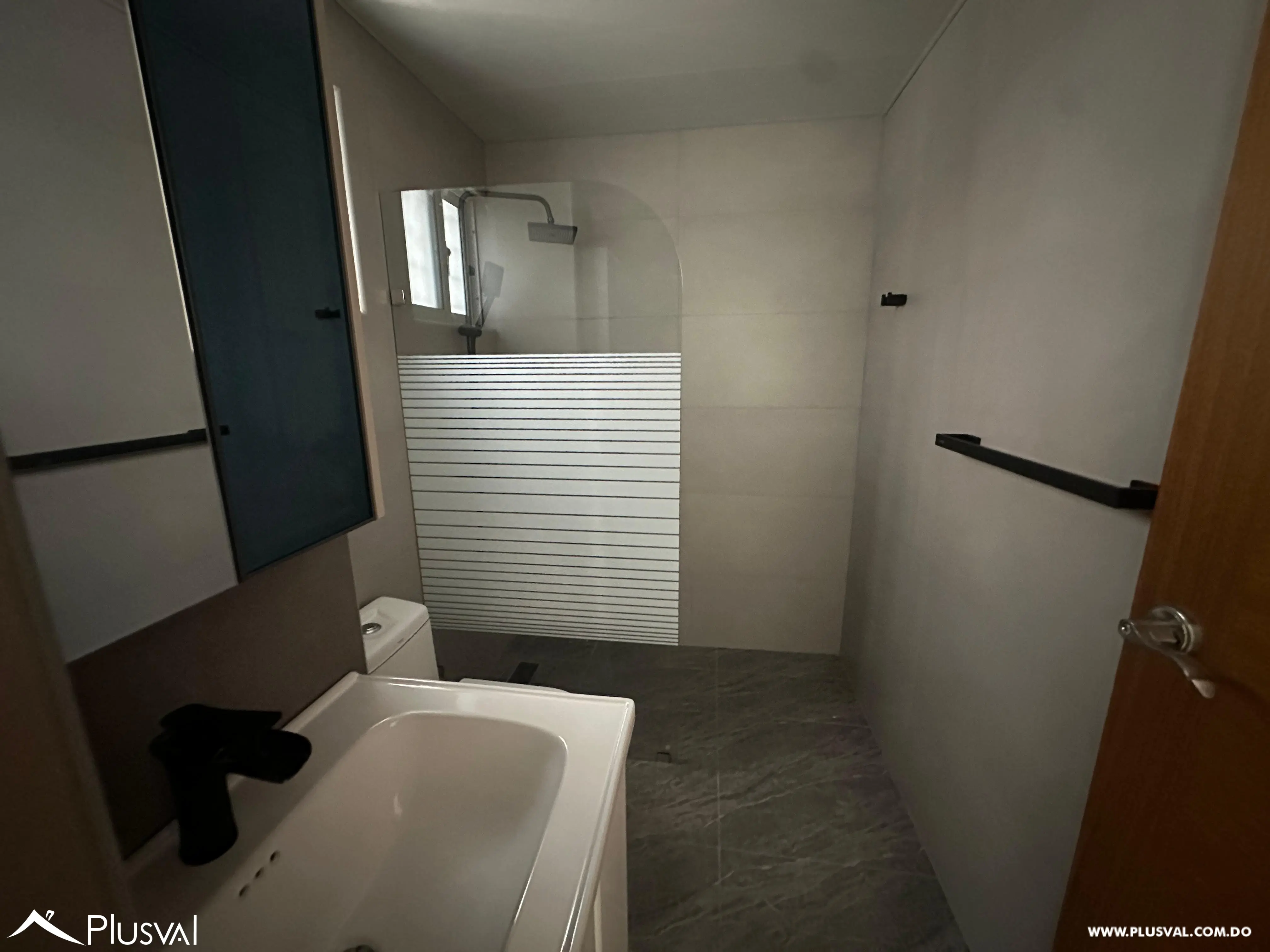 Venta de apartamento de 3 habitaciones en Evaristo Morales 484570