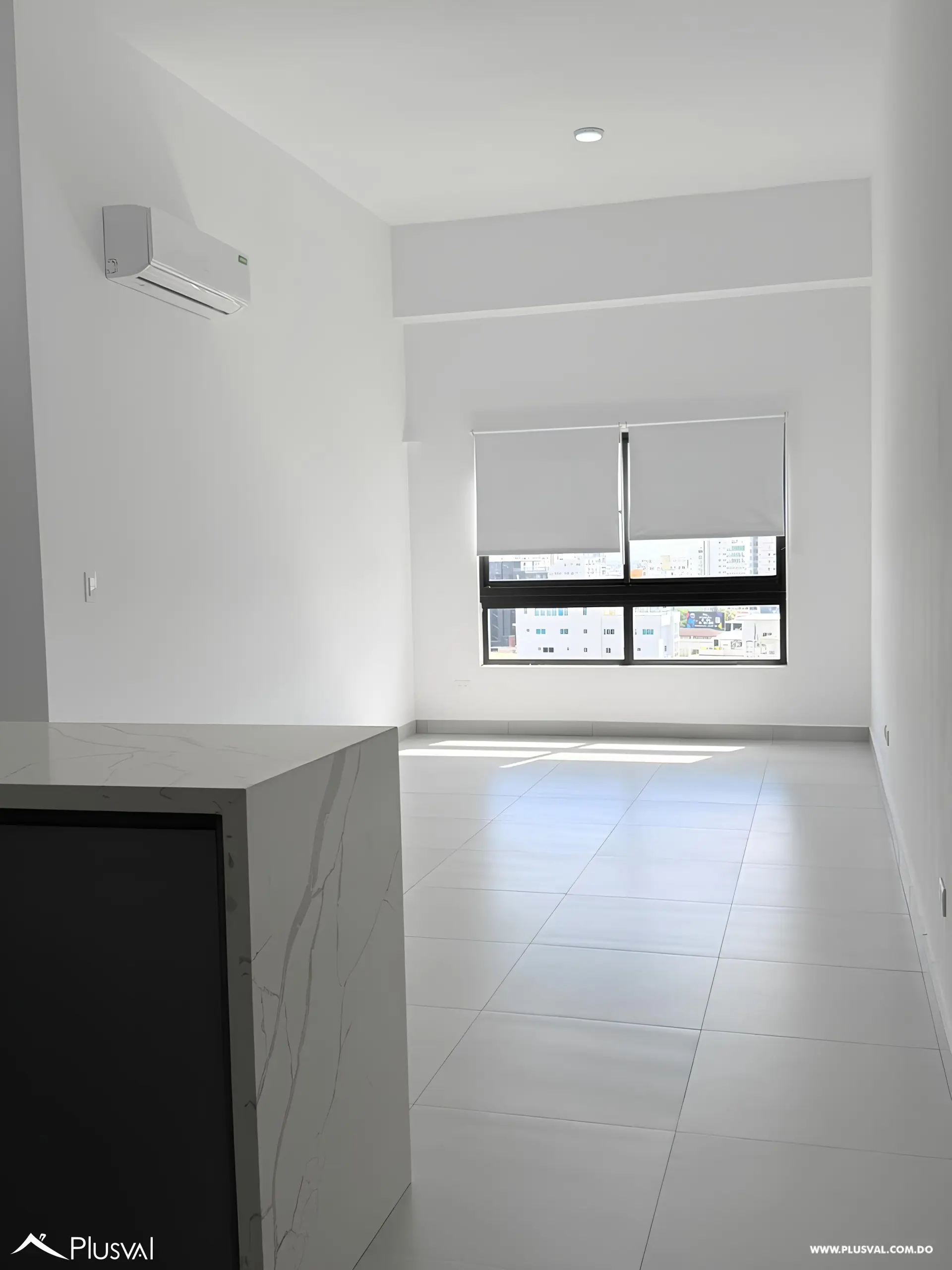 Se alquila Apartamento piso alto con LB completa 520861