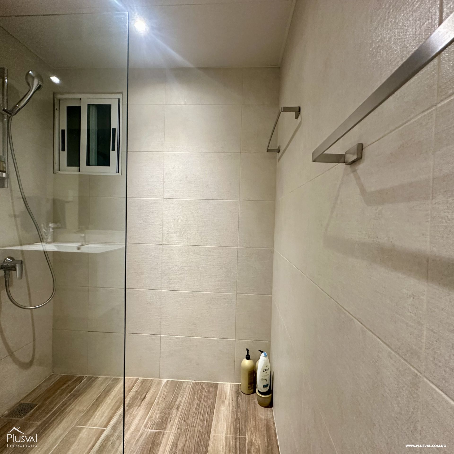 Amplio apartamento Amueblado en Alquiler en Piantini, DN 423624
