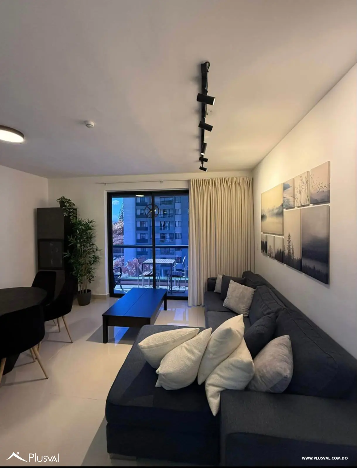 Amplio Apartamento de 3 Habitaciones y Estudio en la Ave. Hispanoaméricana 519970