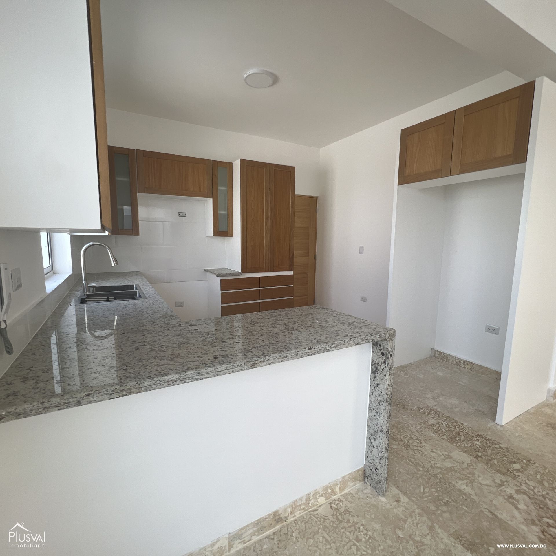 Casas en Venta en Puerto Plata con Dos Terrazas y Patio 306100