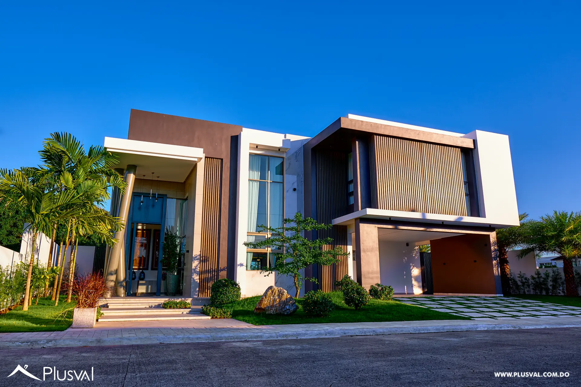 Vivienda de 2 niveles en Proyecto seguro de Santiago. 485459