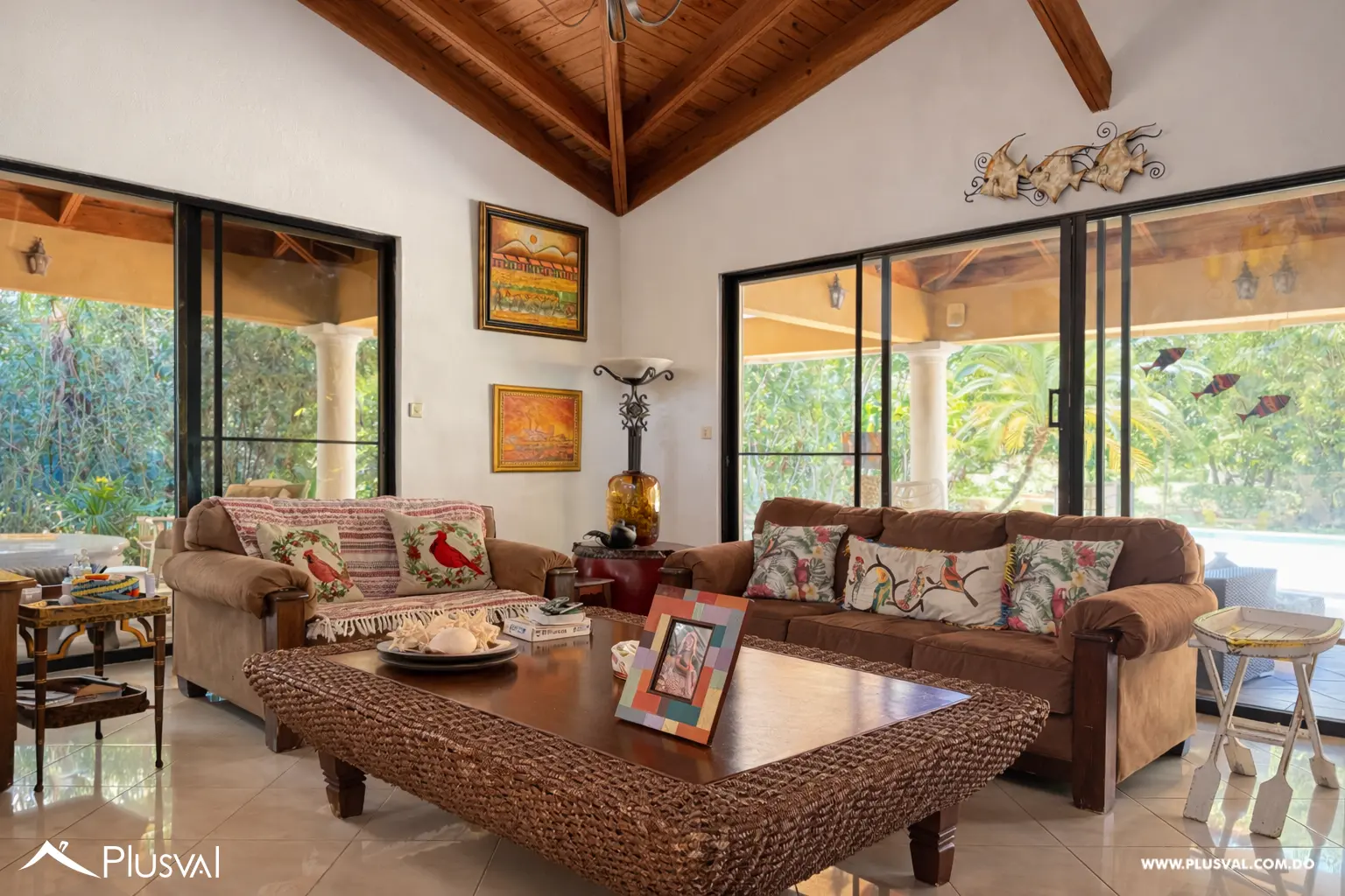 Villa en venta en metro Country Club con piscina privada y vista al campo de golf 493255