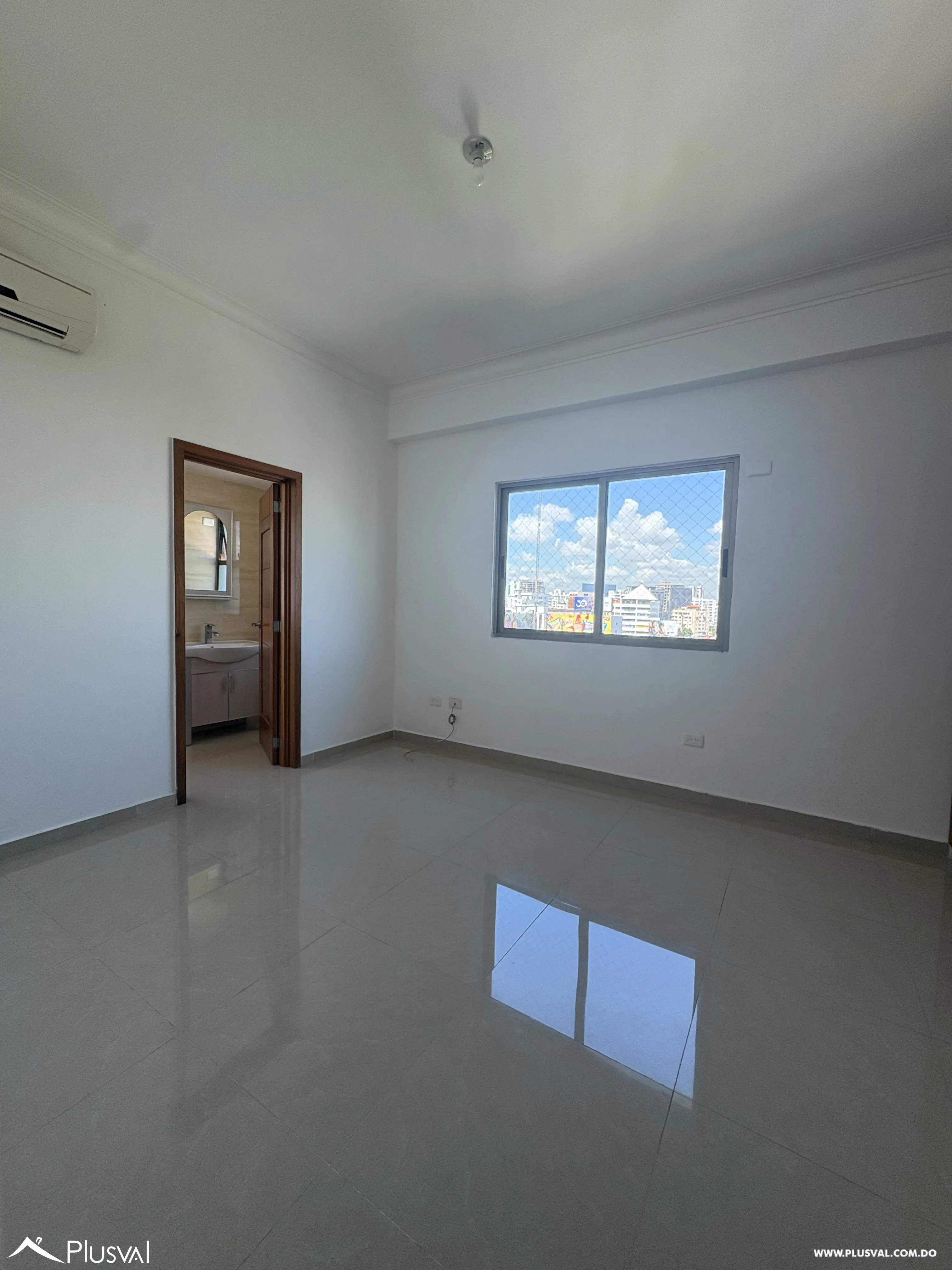 Apartamento en alquiler con 2 habitaciones y 2.5 baños, en El Vergel. 489229