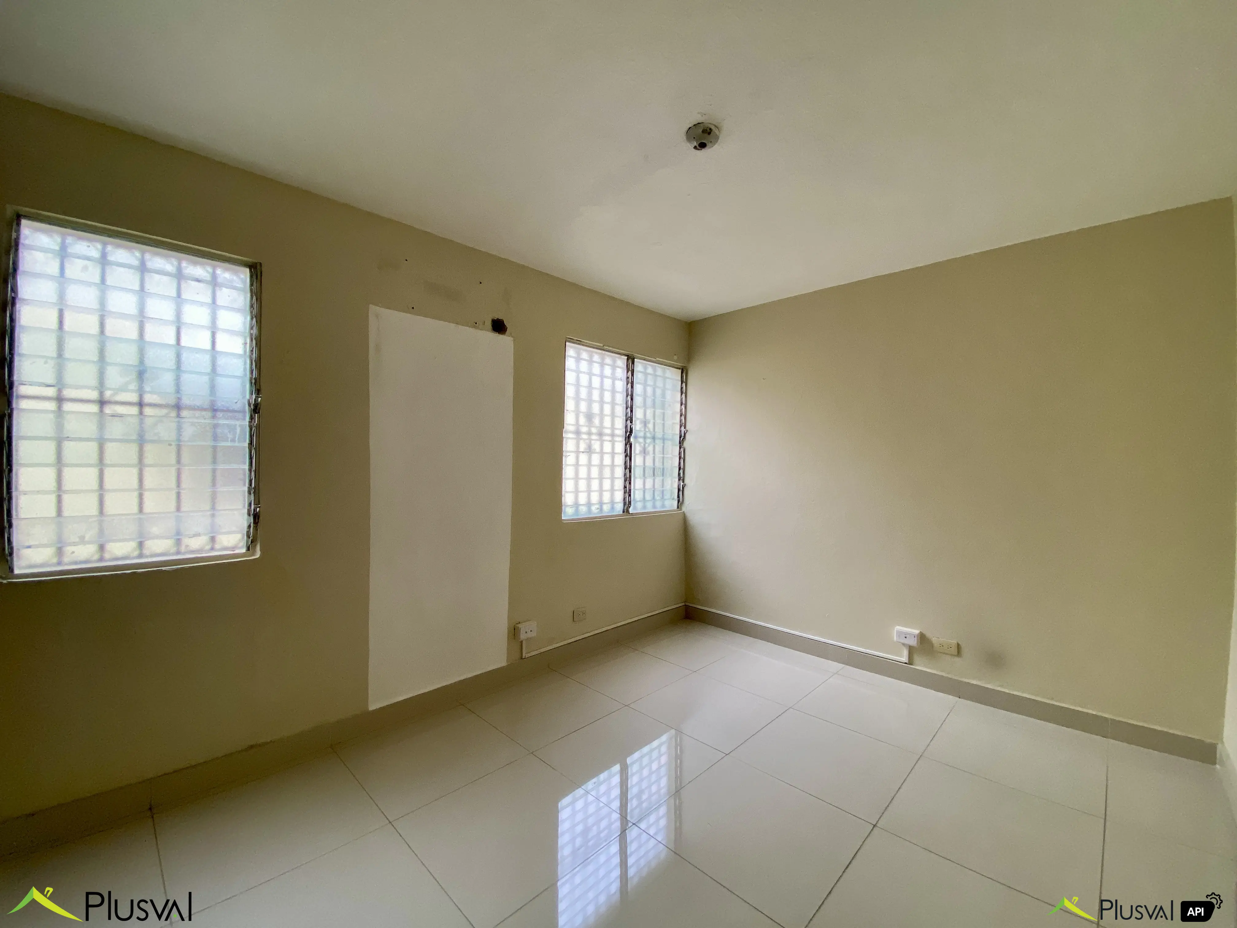 Casa Comercial de Dos Niveles en Alquiler en Urbanización Fernández – Ideal para Oficinas o Negocio 450695