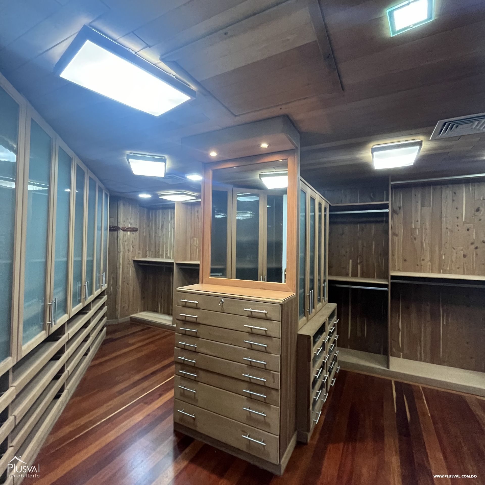 Apartamento en alquiler en plena Anacaona frente al parque 350030
