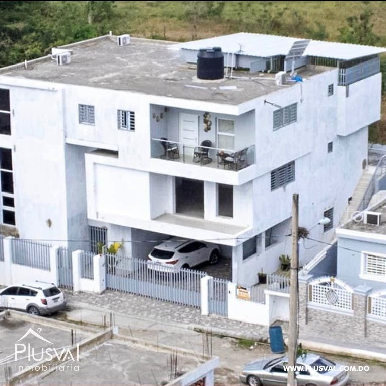 Casa familiar de 3 niveles con piscina en San Francisco de Macorís 436174