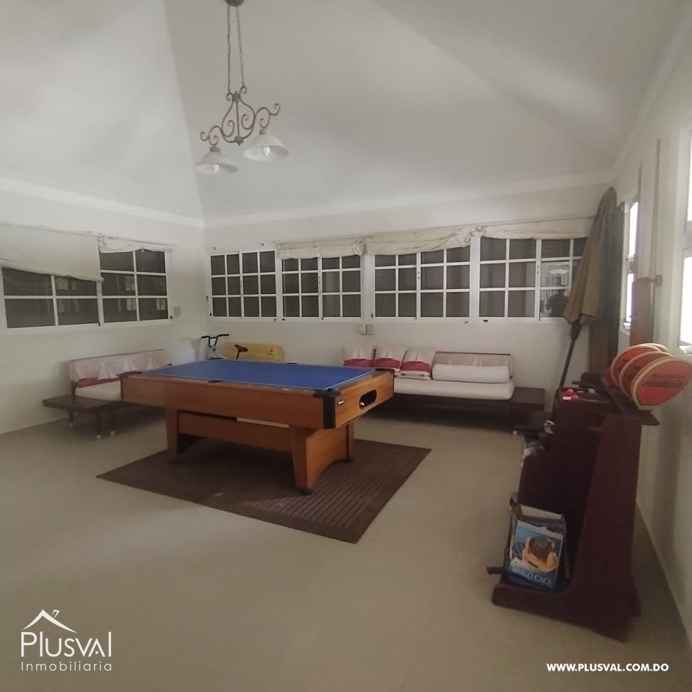 Villa en Guavaberry de dos niveles con vista hacia la piscina y campo de golf. 367955