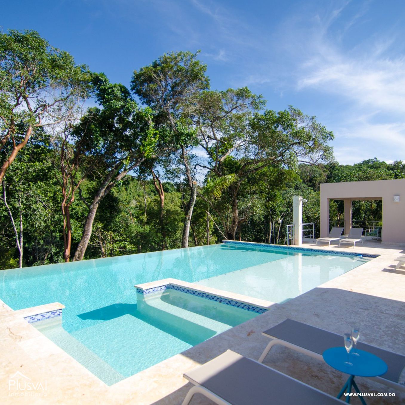 Estupenda villa ubicada a tan solo siete minutos de playa. 180022