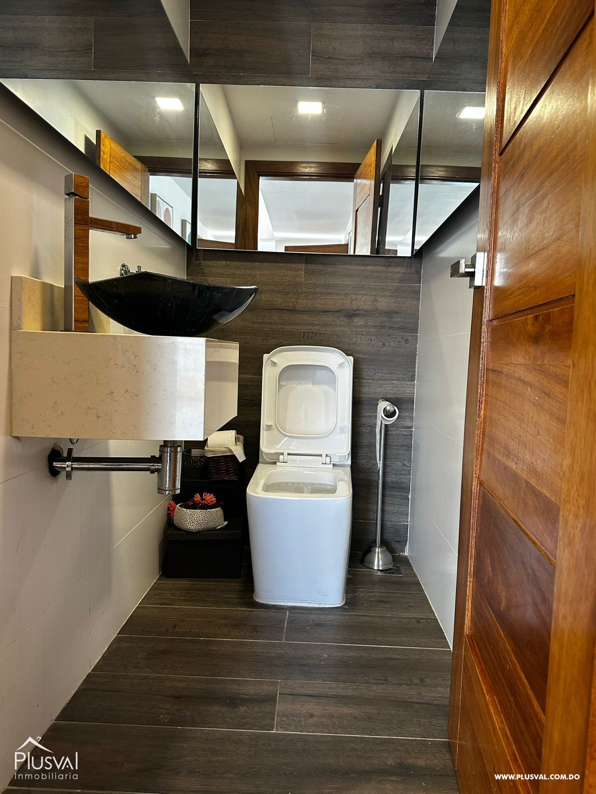 Residencia de lujo en Evaristo Morales. Amplio, privado y estratégicamente ubicado. 319251