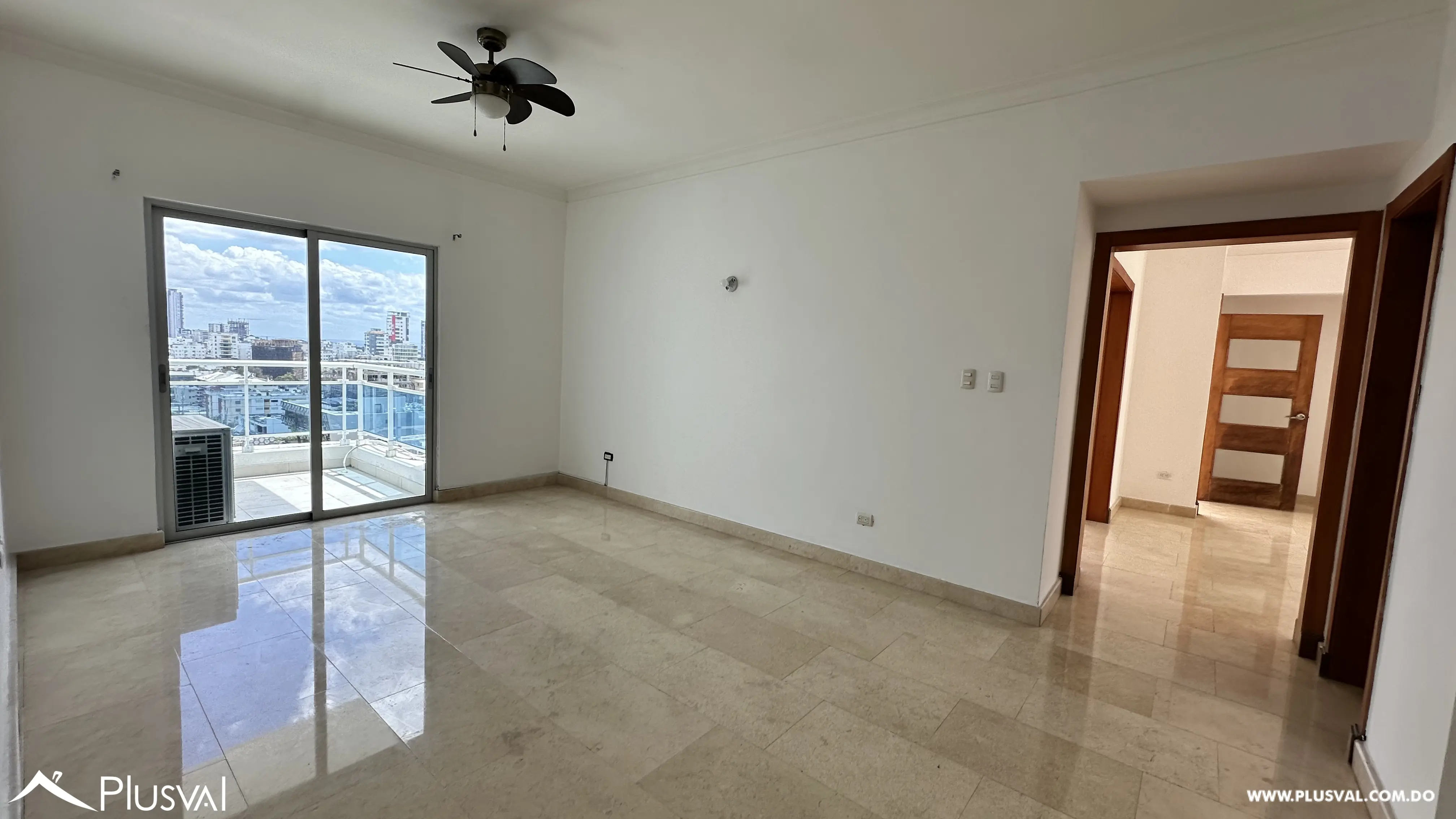 Apartamento en venta de 3 habitaciones con vista al mar en Avenida Enriquillo, piso alto y 3 parqueos 499603