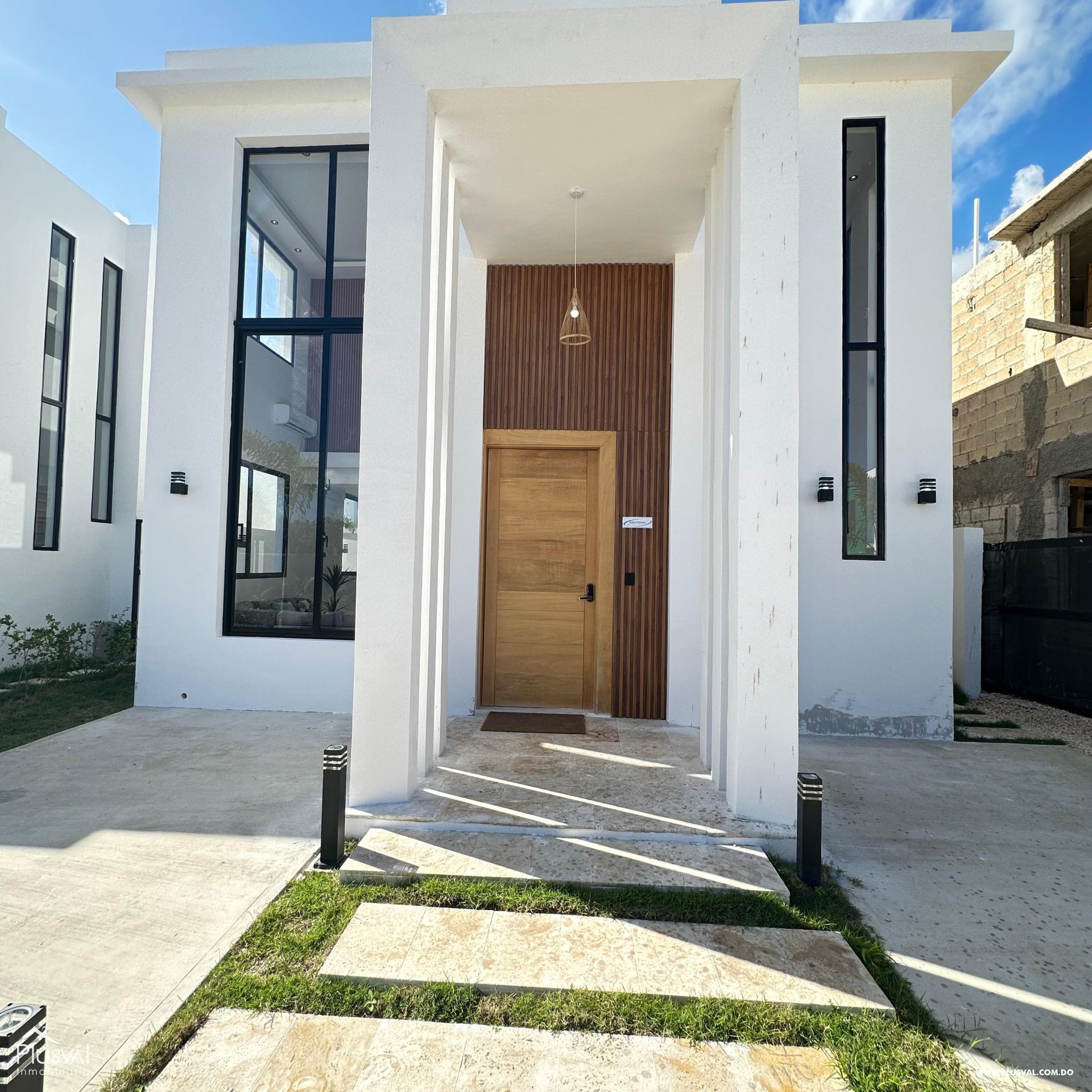 Exclusivas Villas en Bávaro, con un concepto minimalista acorde a los nuevos tiempos. 356613