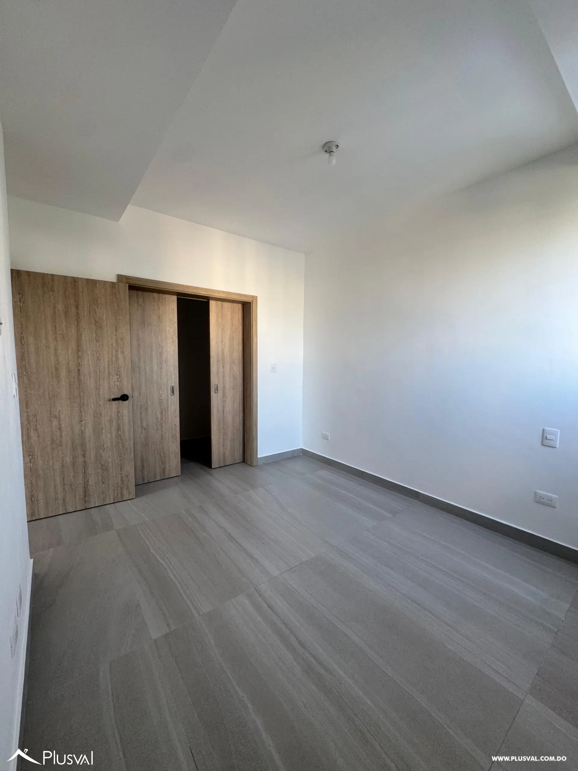 Apartamento de 2 habitaciones en alquiler en el exclusivo sector La Esmeralda. 469513
