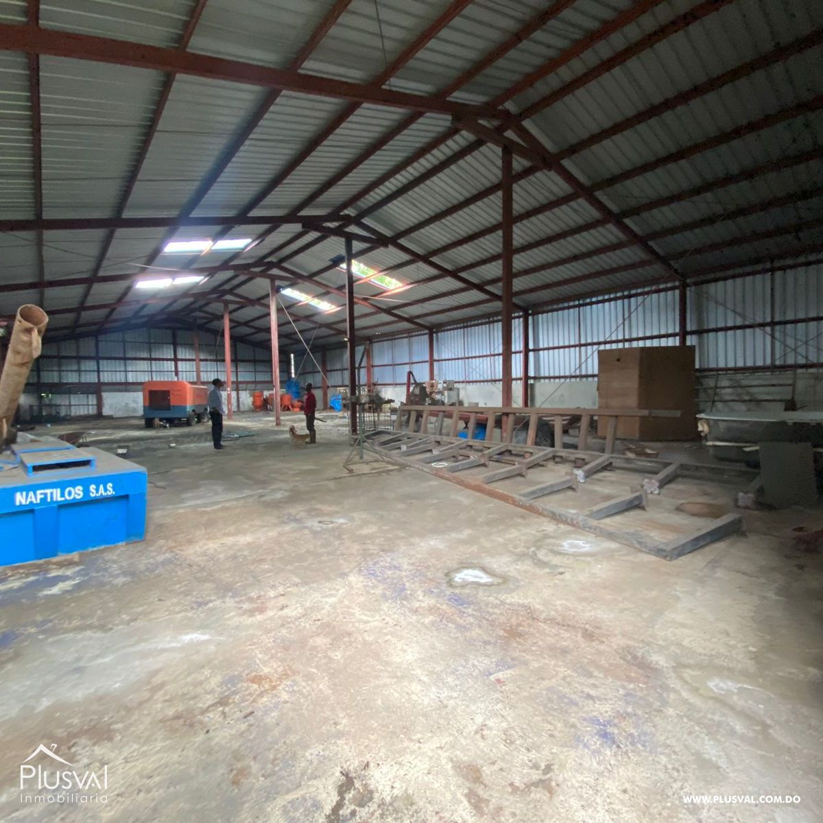 Finca con nave industrial en venta, en  San Cristóbal. 213536