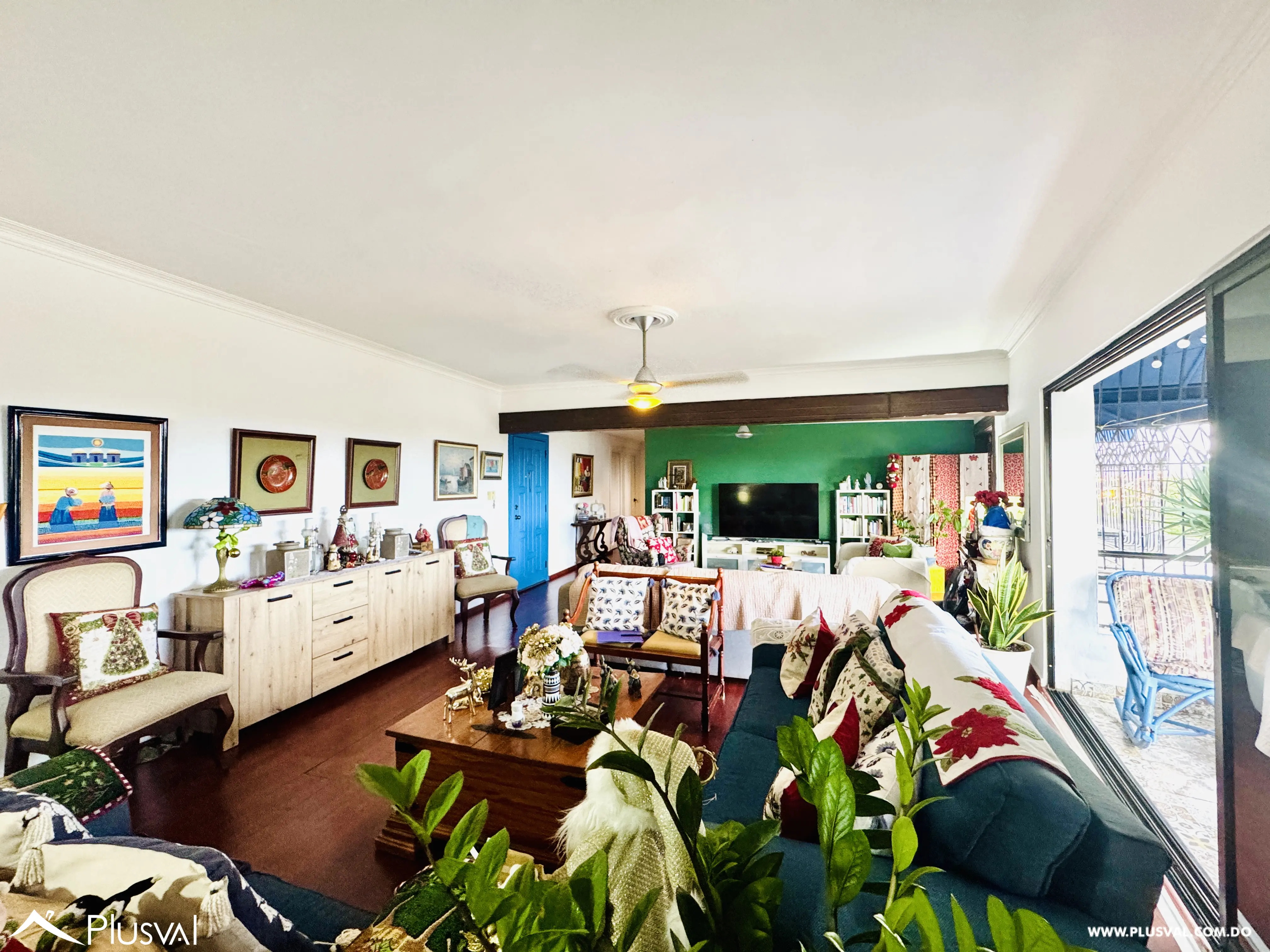 Amplio apartamento clásico en venta en tranquila calle de Gazcue 470418