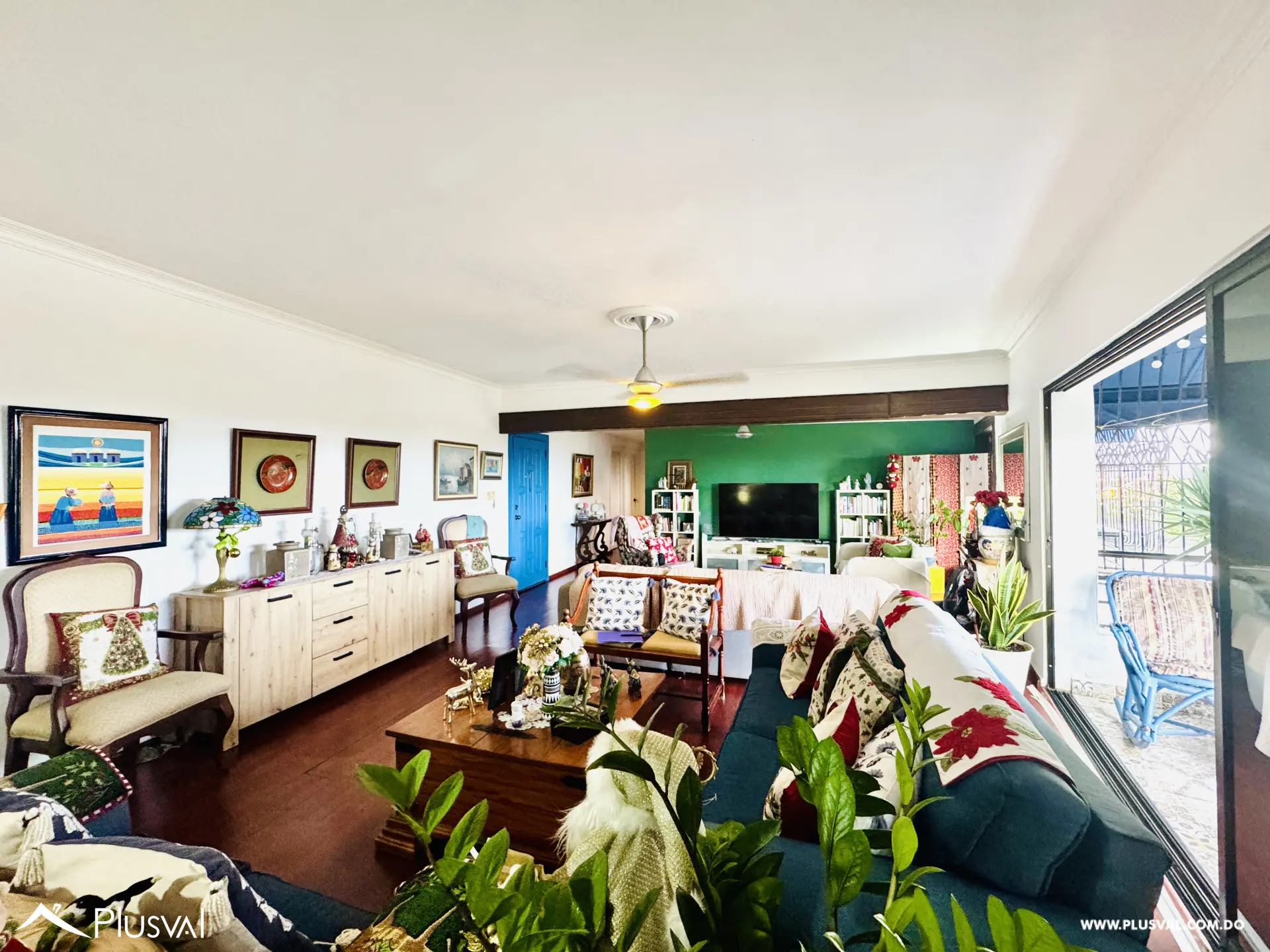 Amplio apartamento clásico en venta en tranquila calle de Gazcue 470418
