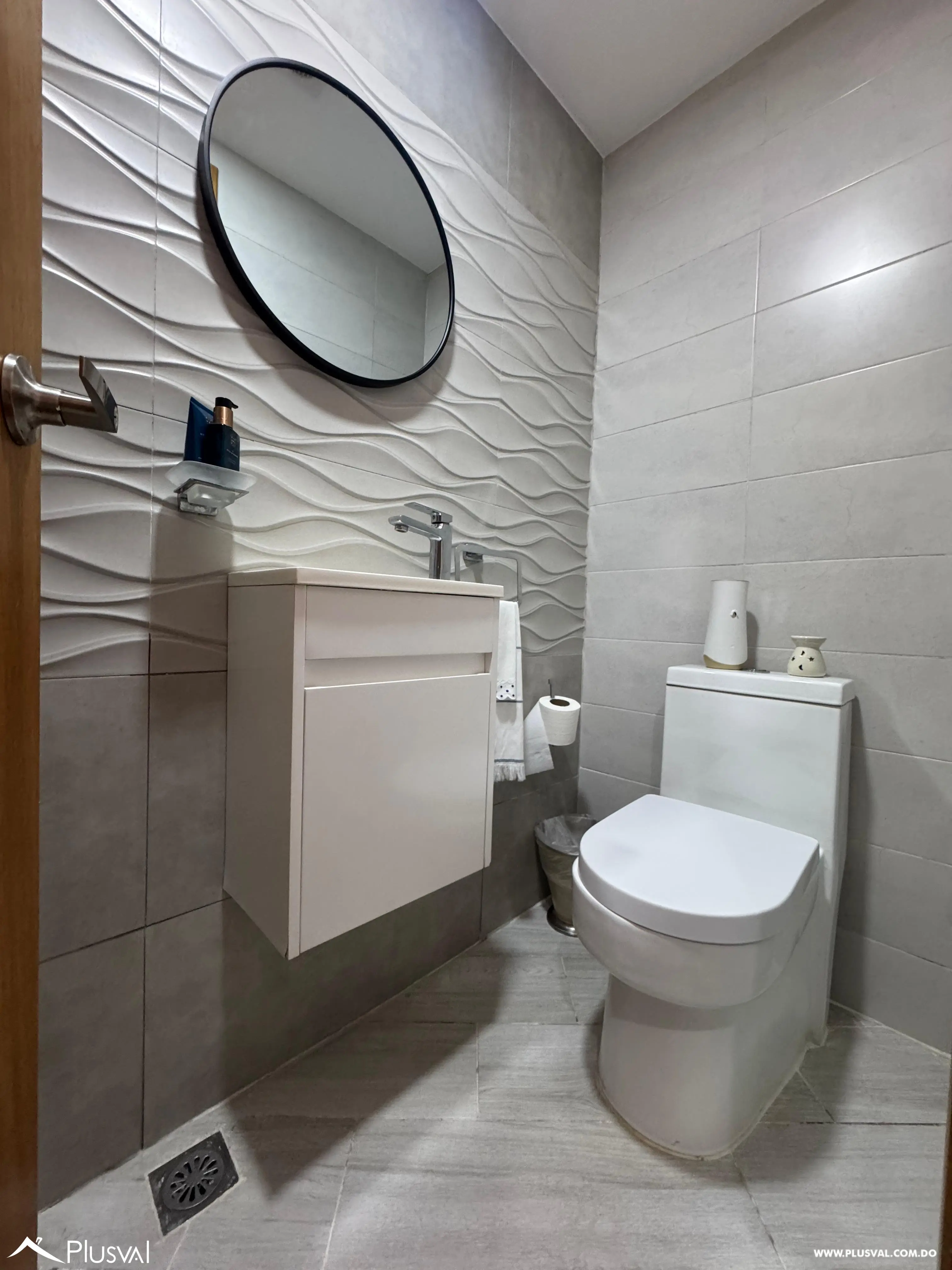 Venta de moderno apartamento en Evaristo Morales 492783