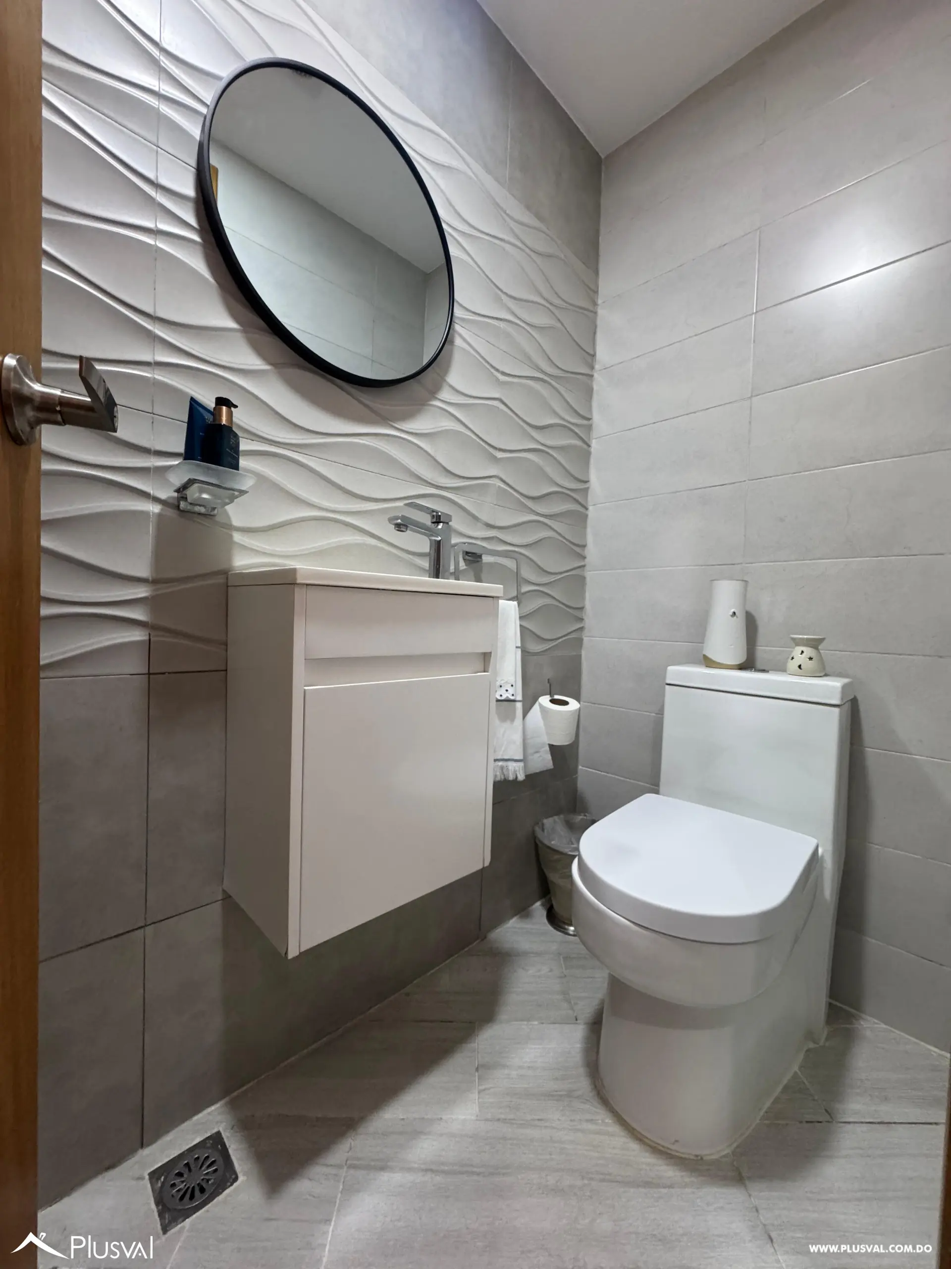 Venta de moderno apartamento en Evaristo Morales 492783