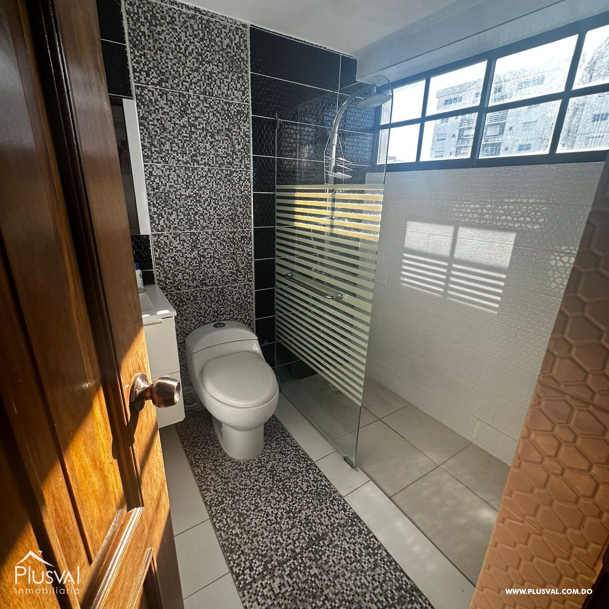 Hermoso y amplio apartamento en La Esperilla, cerca de comodidades, educación y accesos principales. 383694