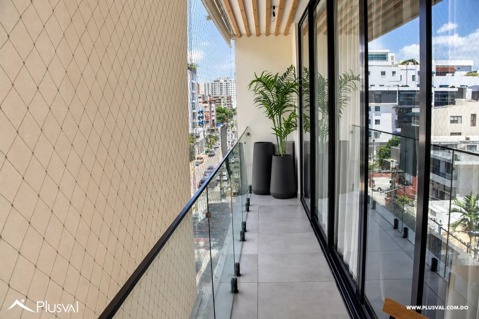 Apartamento en venta en Bella Vista, de tres habitaciones, edif de 7 niveles. 528367