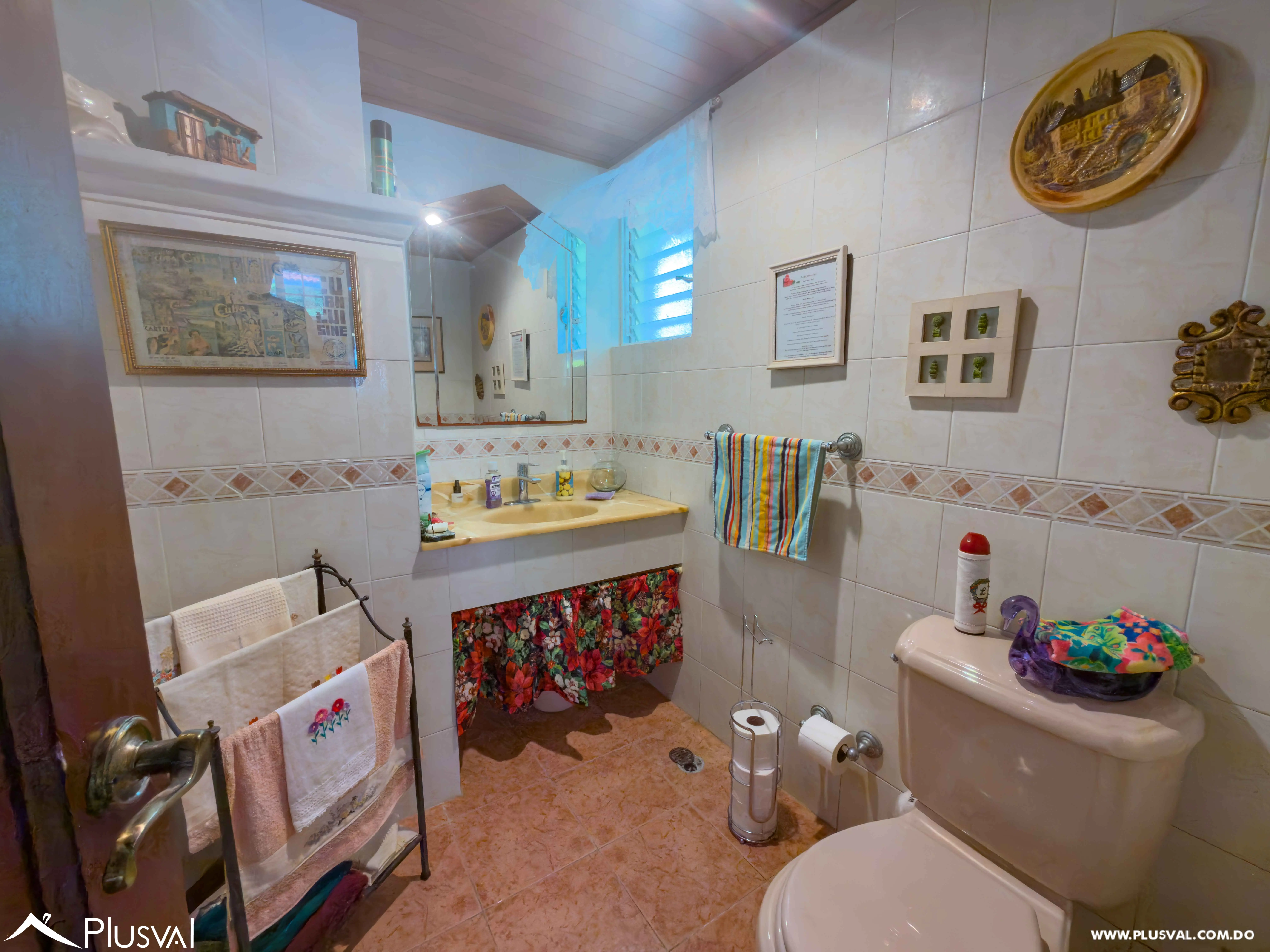 Villa en Venta en Juan Dolio con Piscina, Gazebo y Amplio Patio en Comunidad de Golf 496589