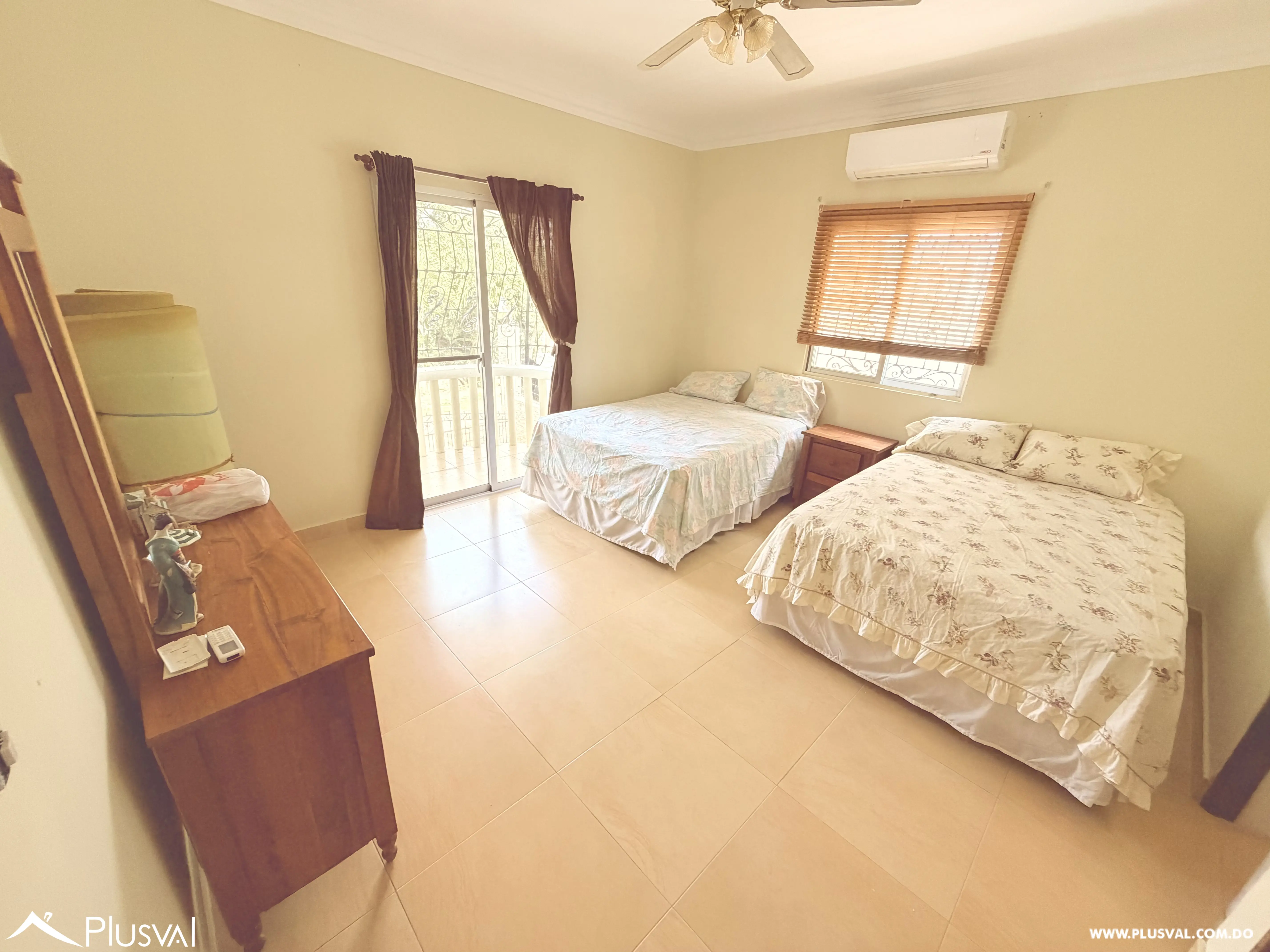 Casa de 3 Niveles con Piscina y Área Social en Juan Dolio 513202