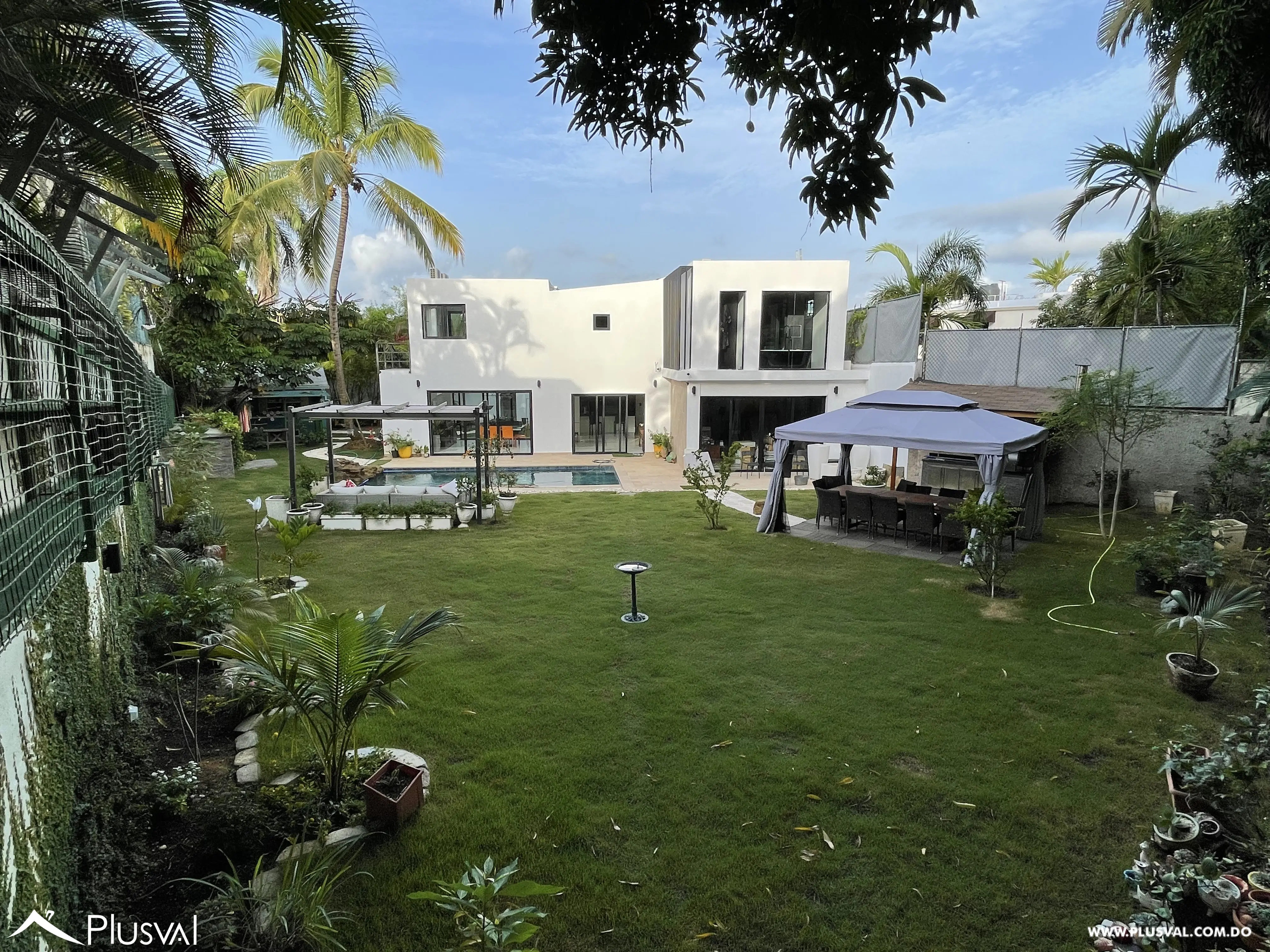 Casa Inteligente con Paneles Solares, Tesla Powerwall y Piscina en Las Praderas 488015