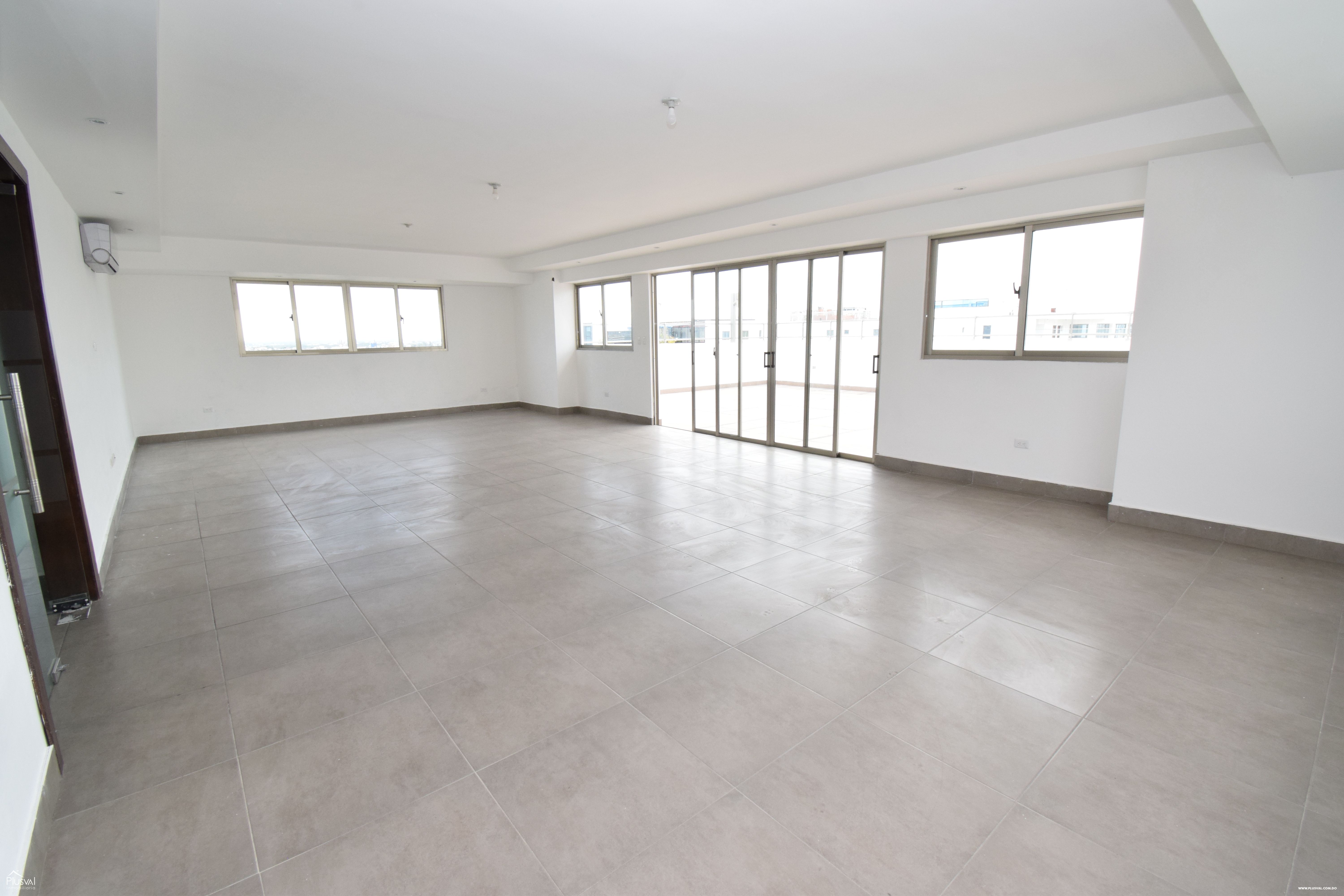 Amplio apartamento en alquiler vacio en Naco 214177