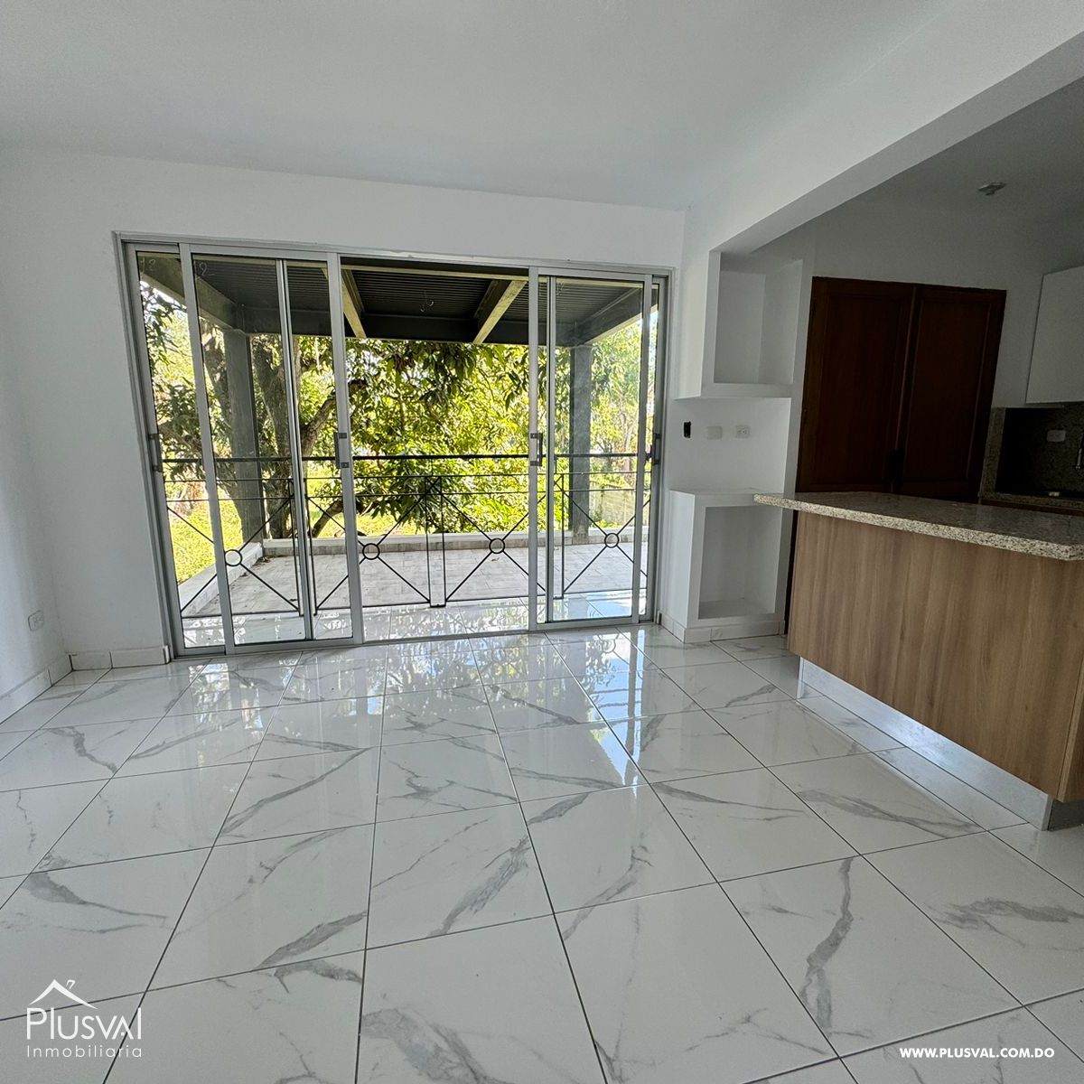 Excepcional Apartamento en exclusivo sector y privado con la privacidad y un encantador patio en el Segundo nivel, Estilo terraza en Santiago 340702