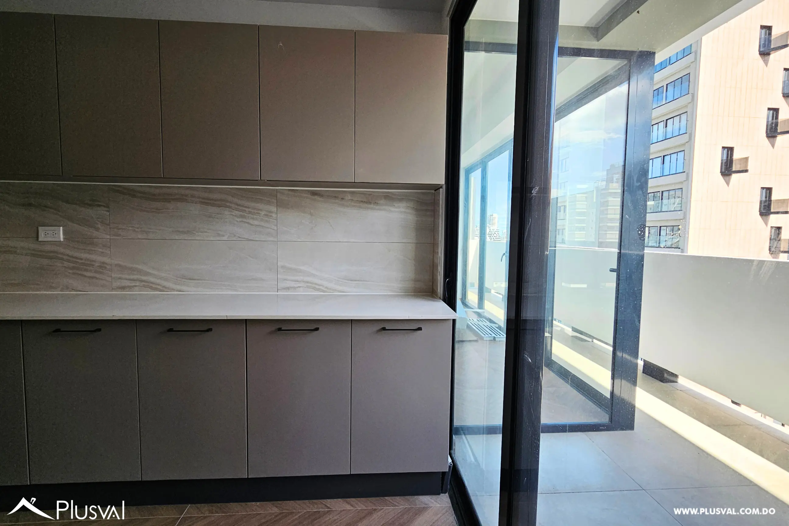 Apartamento en alquiler piso alto en Piantini 477556