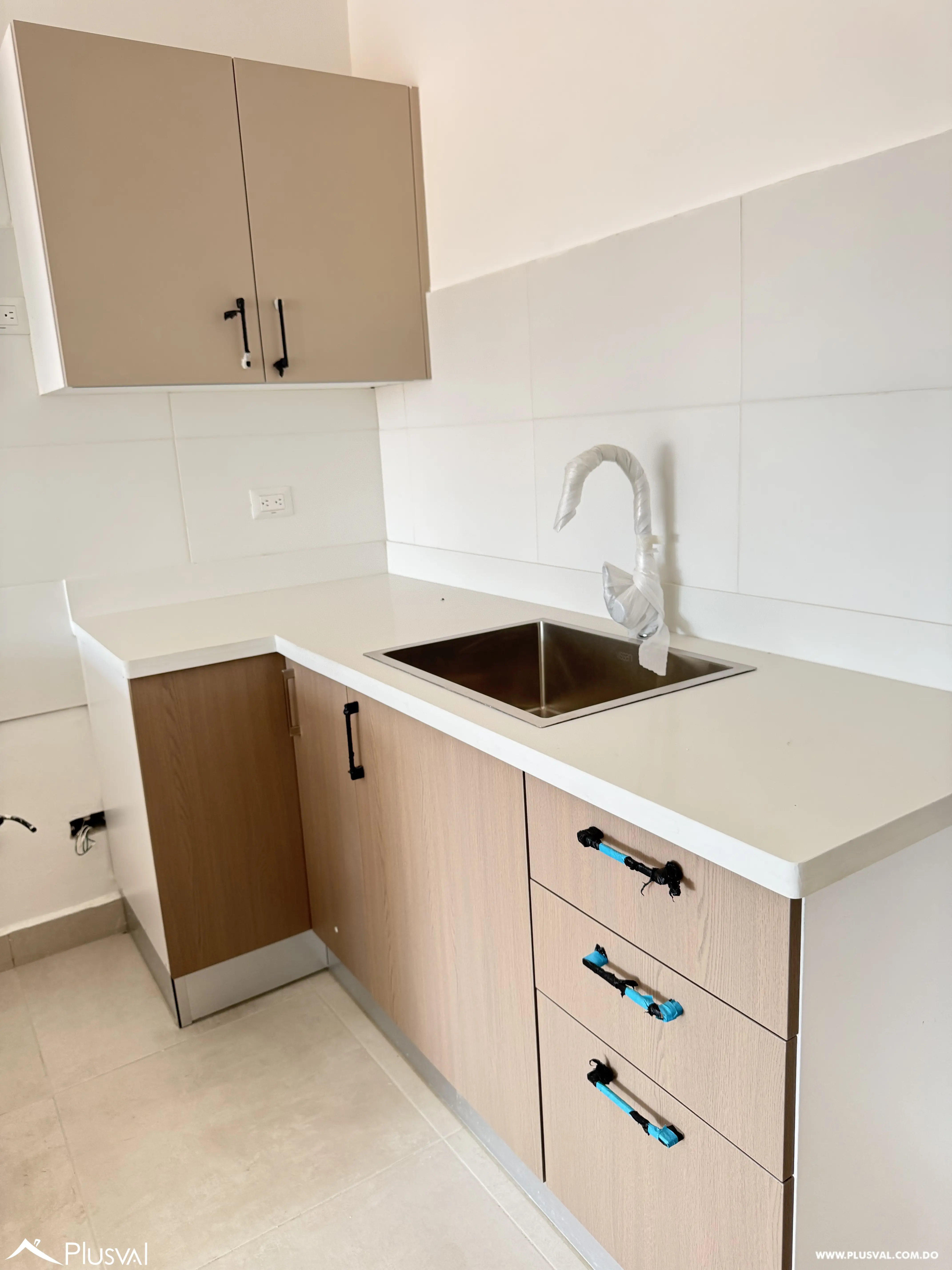 Apartamento en venta en Juan Dolio,  a 5 minutos de la playa.  Nuevo para estrenar. 485948