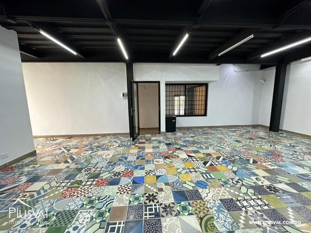 En Piantini , local en 2do piso en alquiler . Solo ofic administrativas 276006