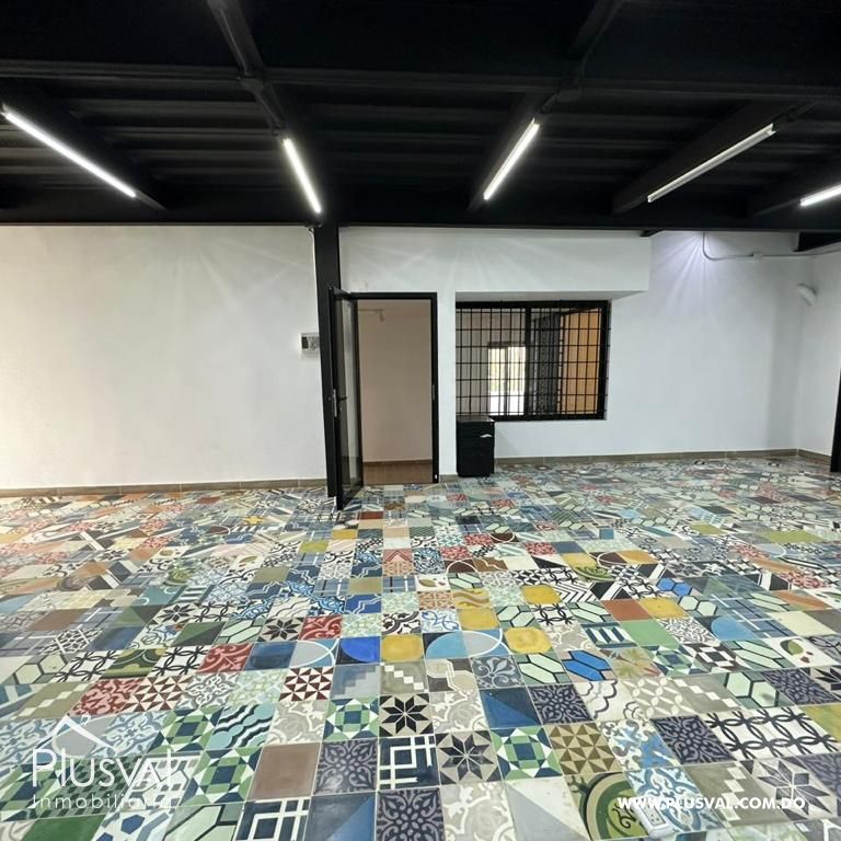 En Piantini , local en 2do piso en alquiler . Solo ofic administrativas 276006