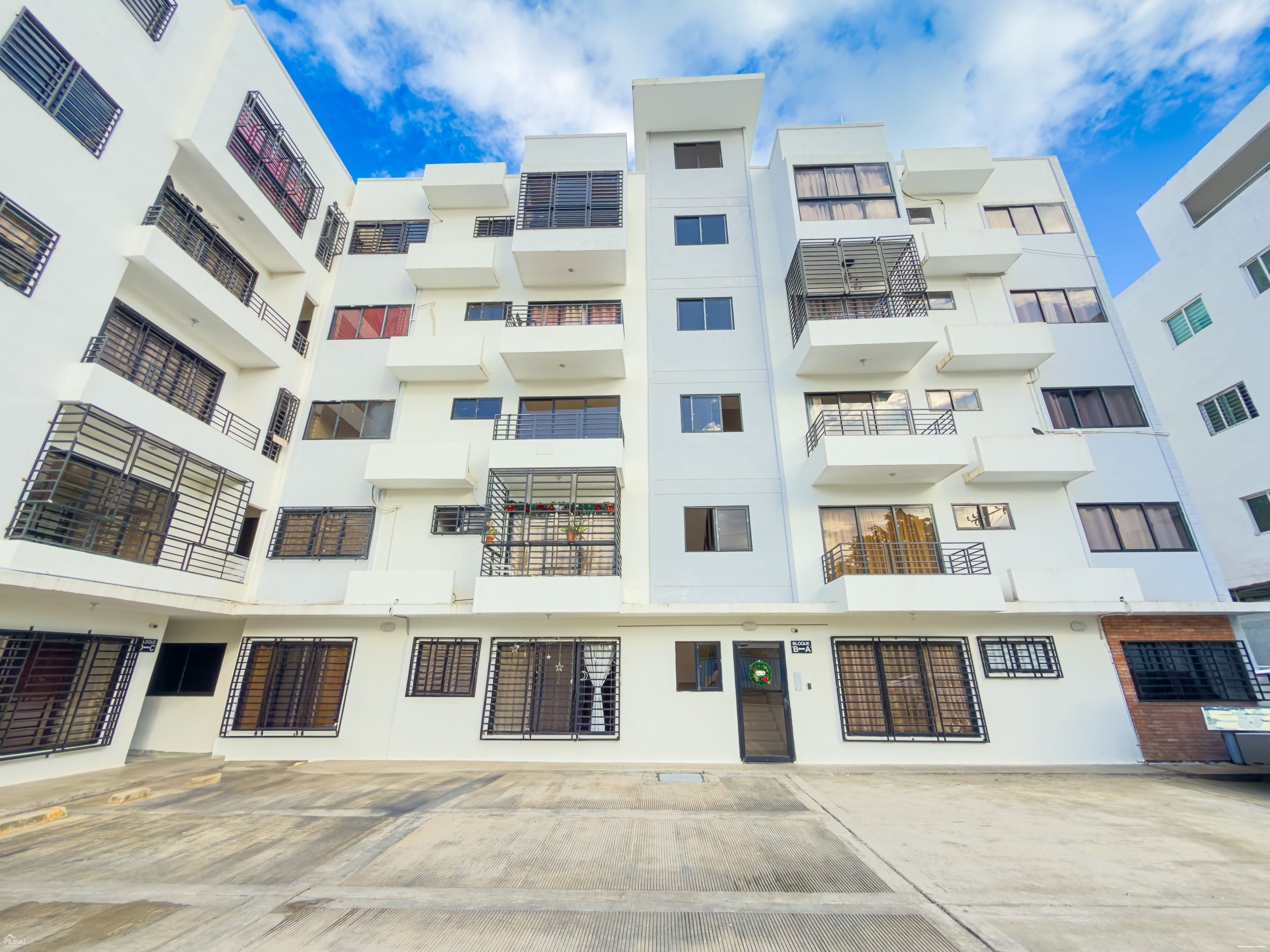 Apartamento en Venta en Santo Domingo Este con 3 Habitaciones + 1 parqueo 476168